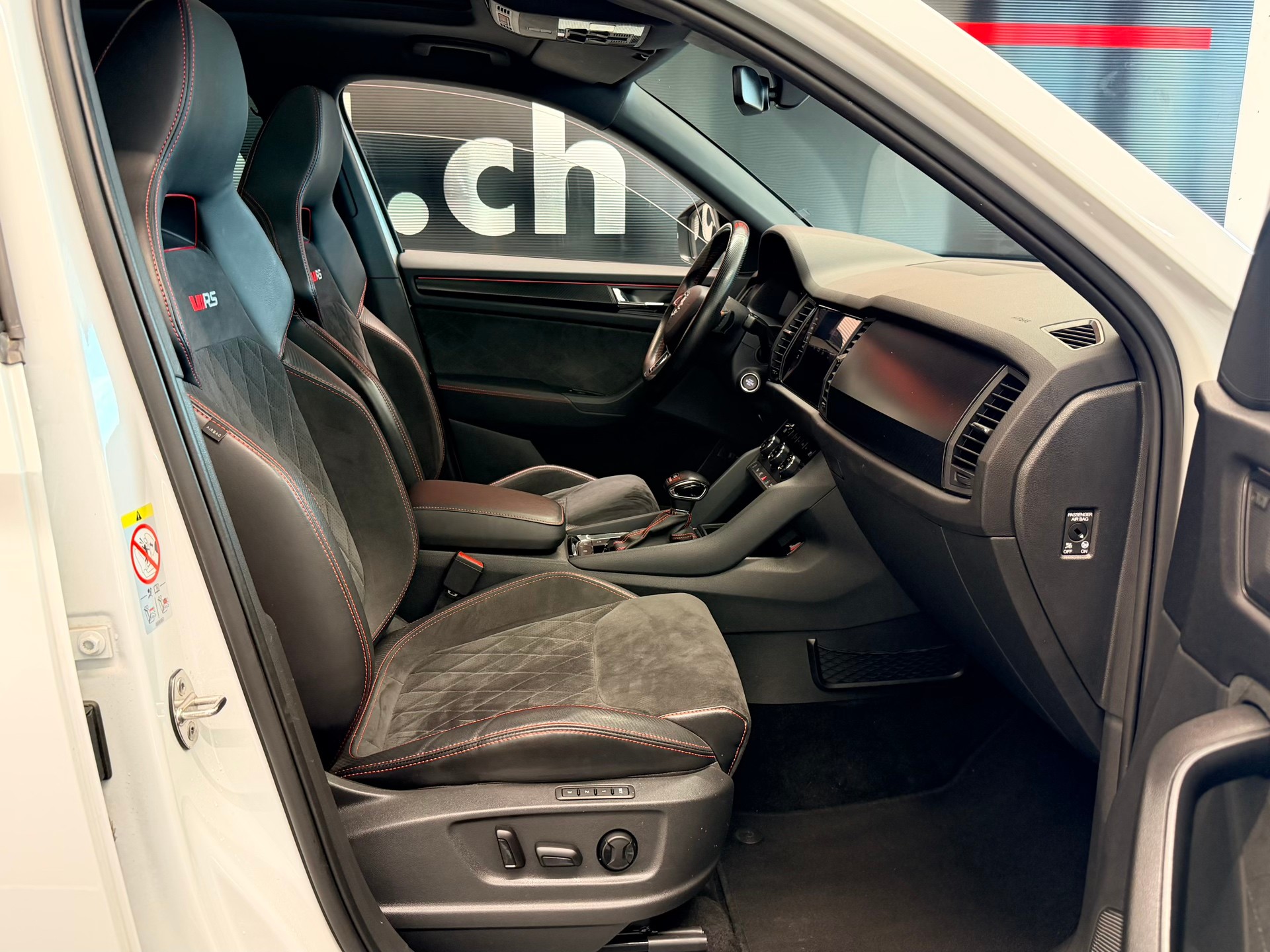 SKODA Kodiaq 2.0 Bi-TDI SCR RS 4x4 DSG-image-22