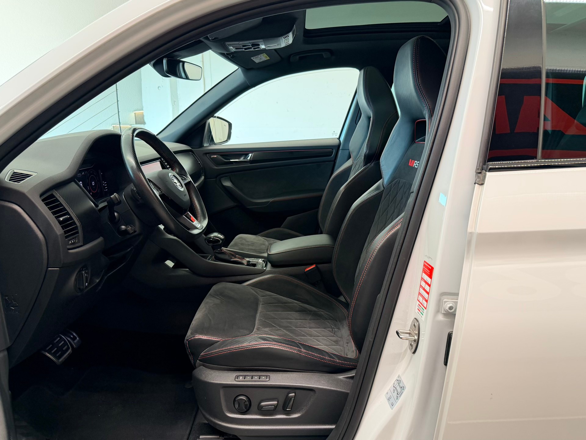 SKODA Kodiaq 2.0 Bi-TDI SCR RS 4x4 DSG-image-14