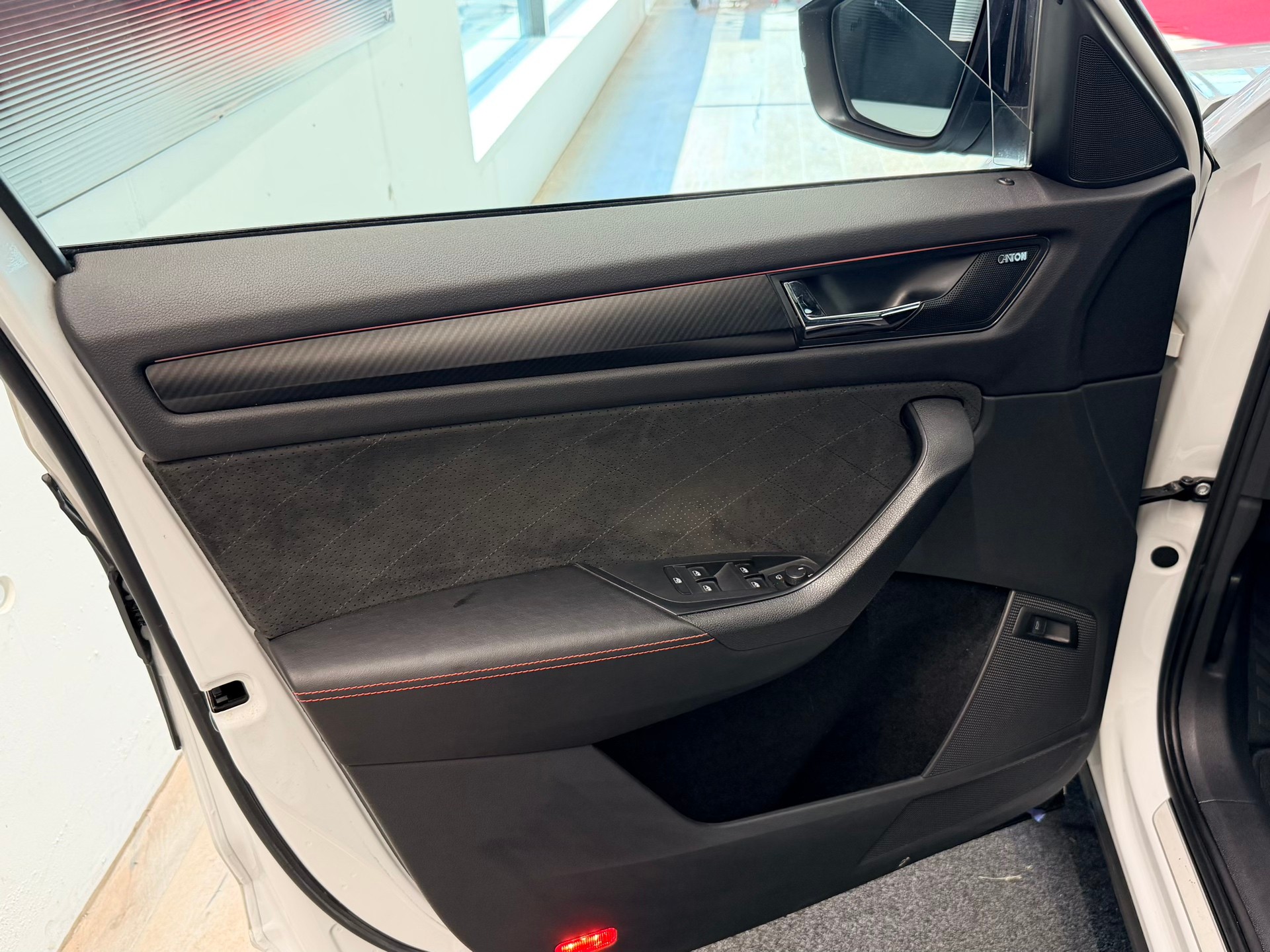 SKODA Kodiaq 2.0 Bi-TDI SCR RS 4x4 DSG-image-11