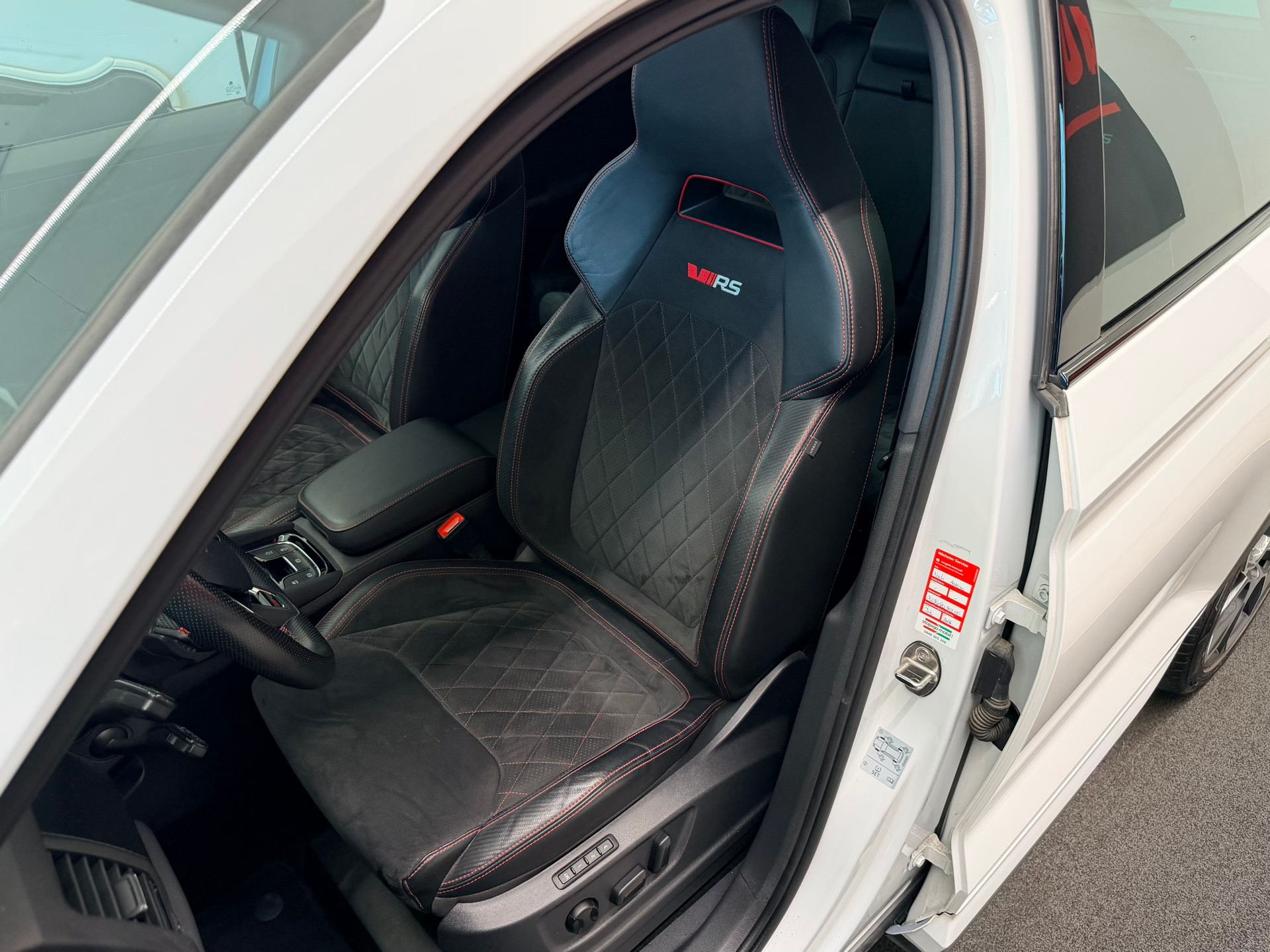 SKODA Kodiaq 2.0 Bi-TDI SCR RS 4x4 DSG-image-15