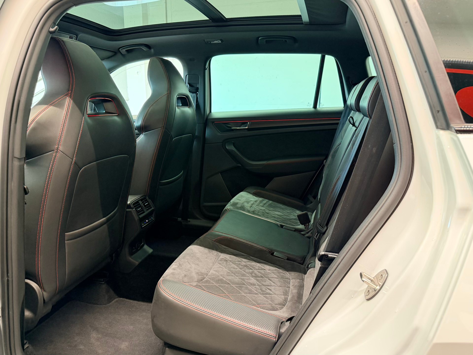 SKODA Kodiaq 2.0 Bi-TDI SCR RS 4x4 DSG-image-16