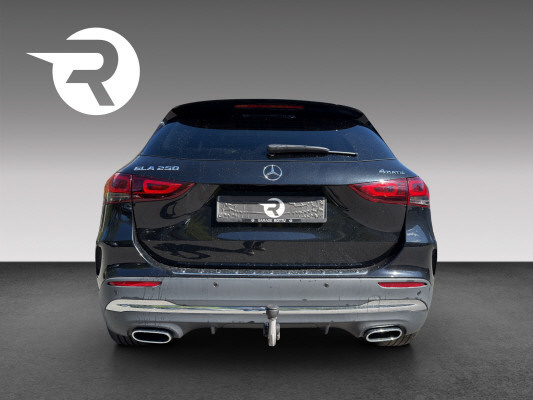 MERCEDES-BENZ GLA 250 AMG Line 4Matic-image-4