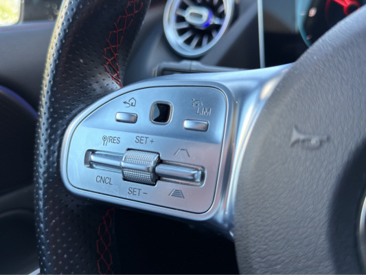 MERCEDES-BENZ GLA 250 AMG Line 4Matic-image-11