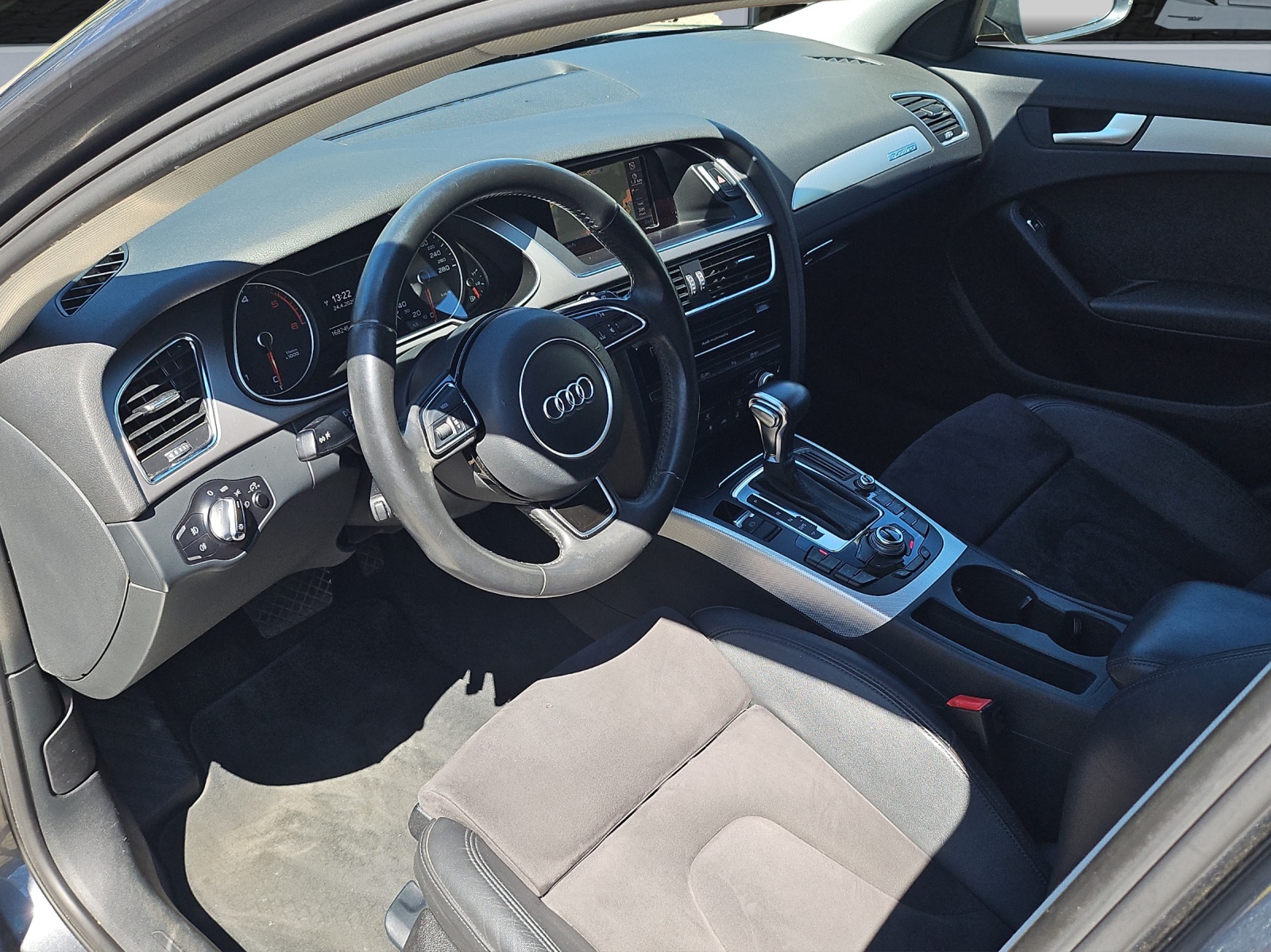 AUDI A4 Avant 2.0 TDI quattro S-tronic-image-10