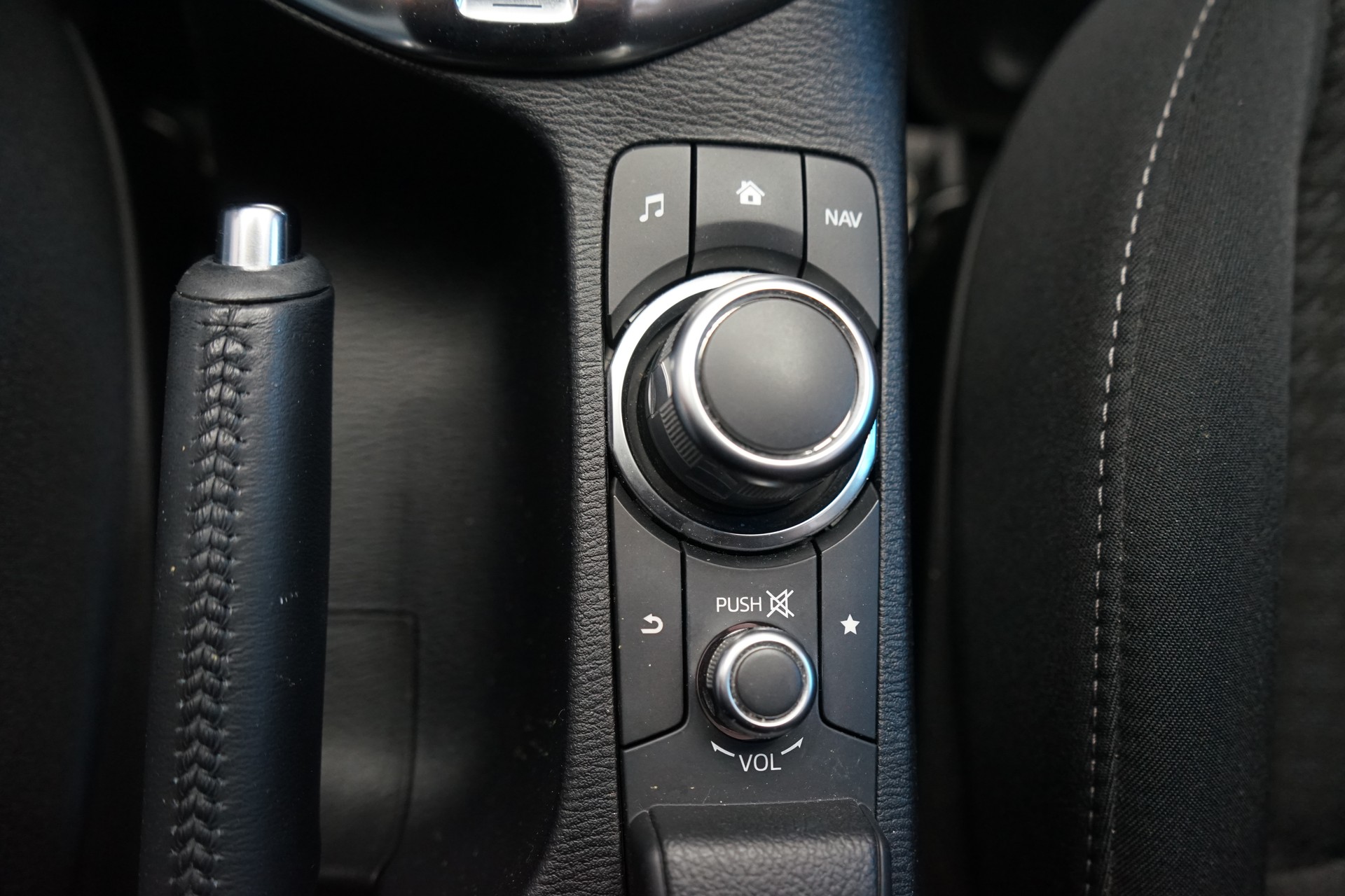 MAZDA 2 SKYACTIV-G 90 Ambition Plus Automat-image-11