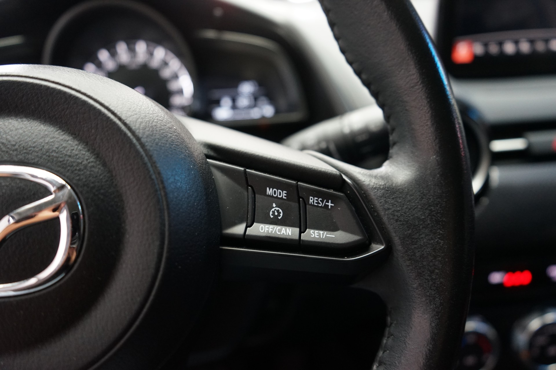 MAZDA 2 SKYACTIV-G 90 Ambition Plus Automat-image-6