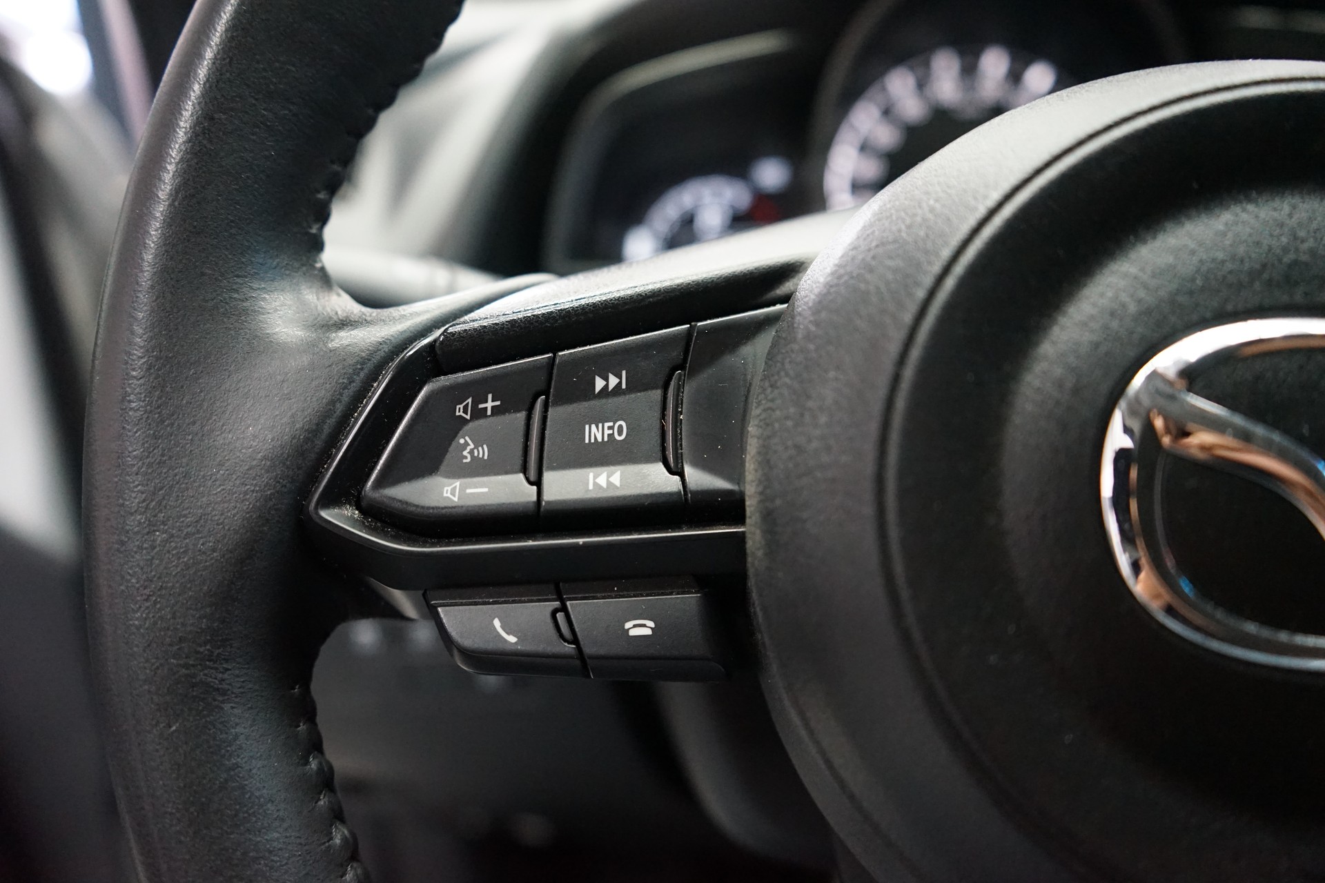 MAZDA 2 SKYACTIV-G 90 Ambition Plus Automat-image-5