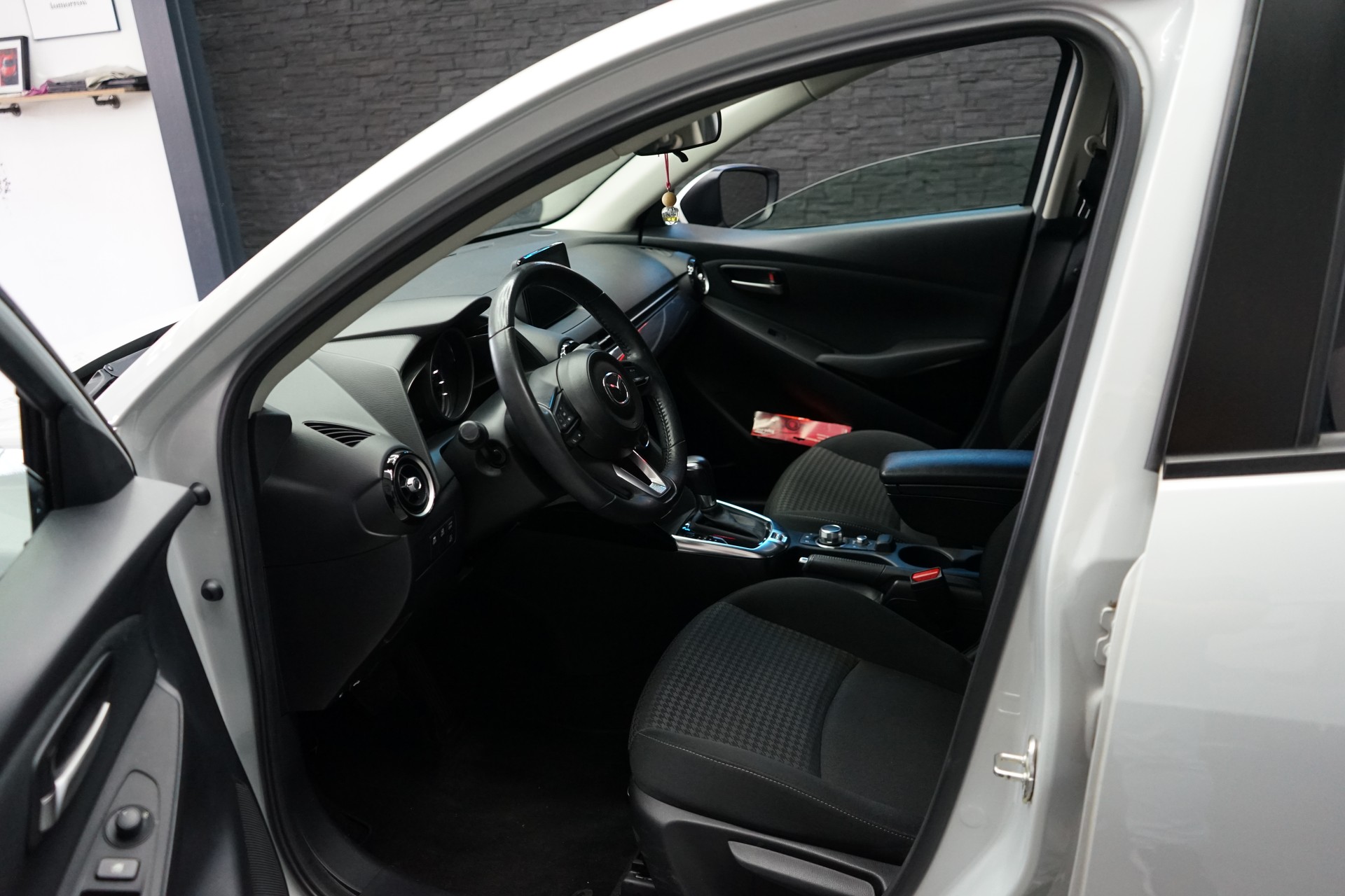 MAZDA 2 SKYACTIV-G 90 Ambition Plus Automat-image-3