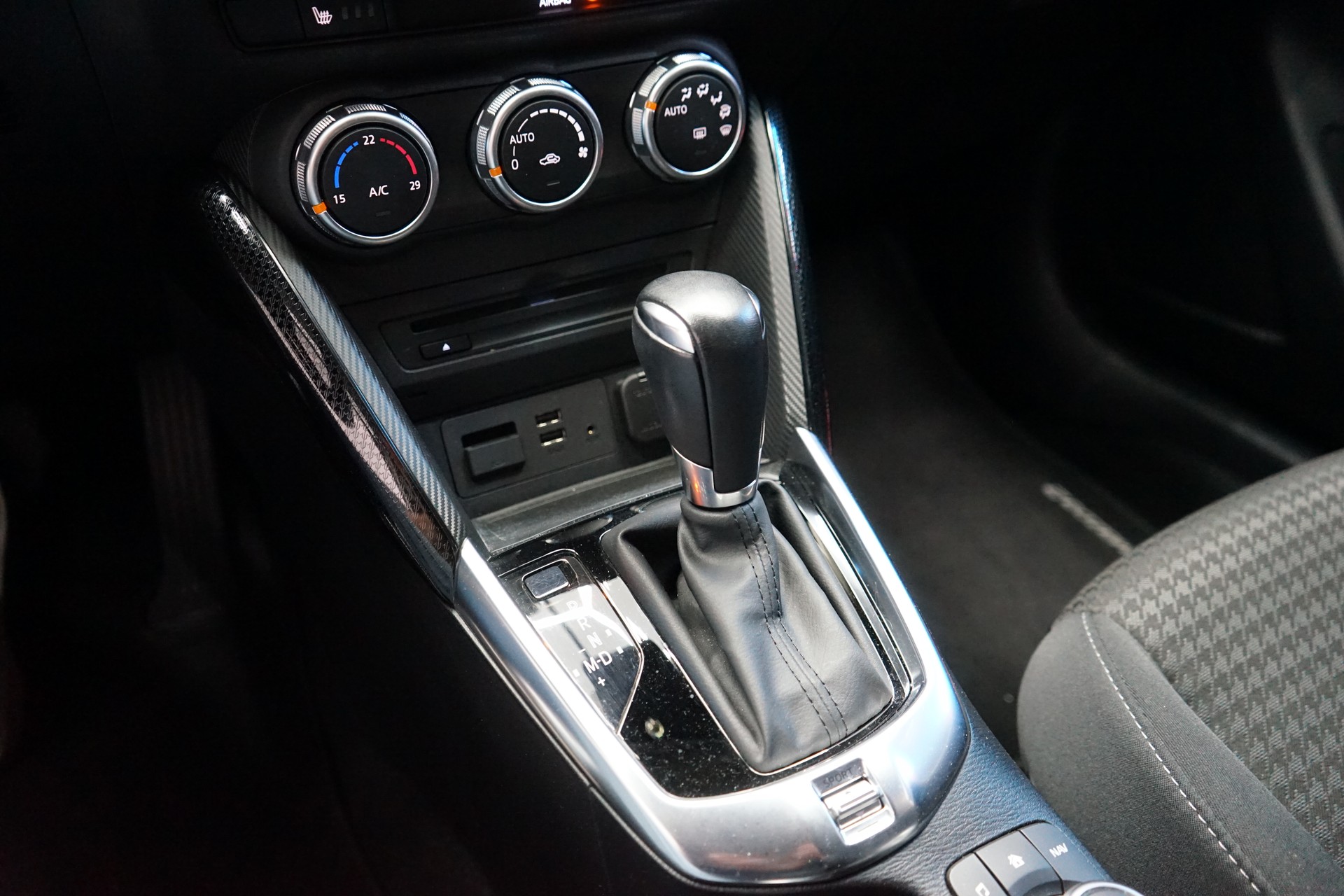 MAZDA 2 SKYACTIV-G 90 Ambition Plus Automat-image-10