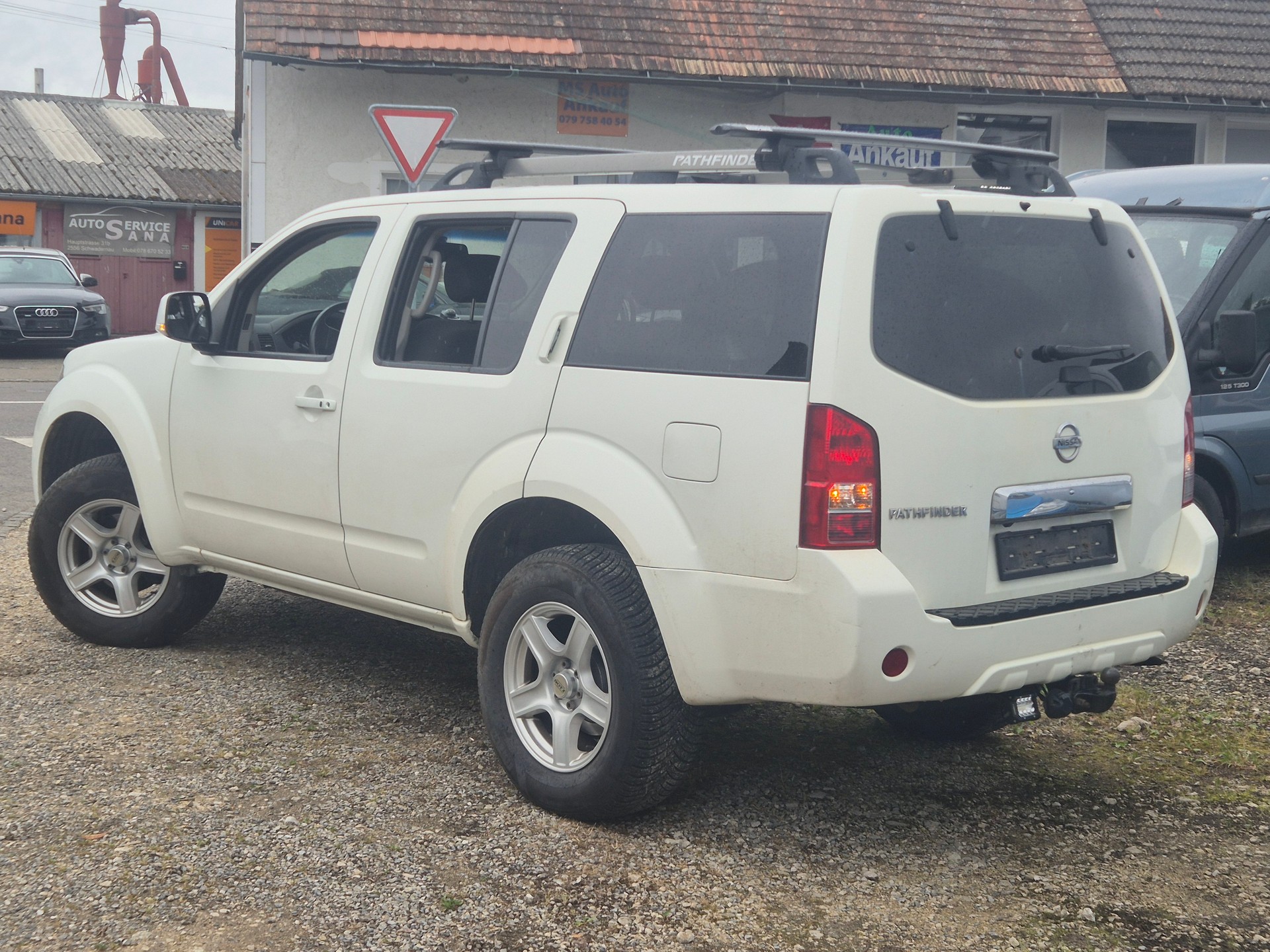 NISSAN Pathfinder MFK Diesel TOP Automat 7 Plätze Höcher-image-4