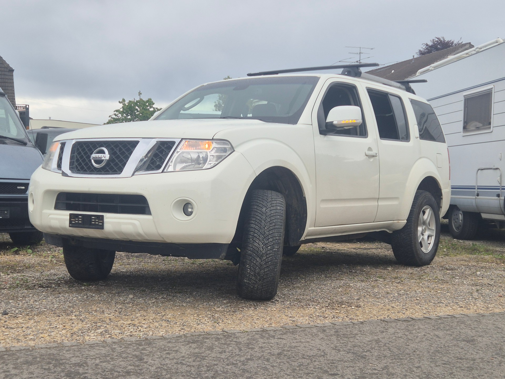 NISSAN Pathfinder MFK Diesel TOP Automat 7 Plätze Höcher-image-0