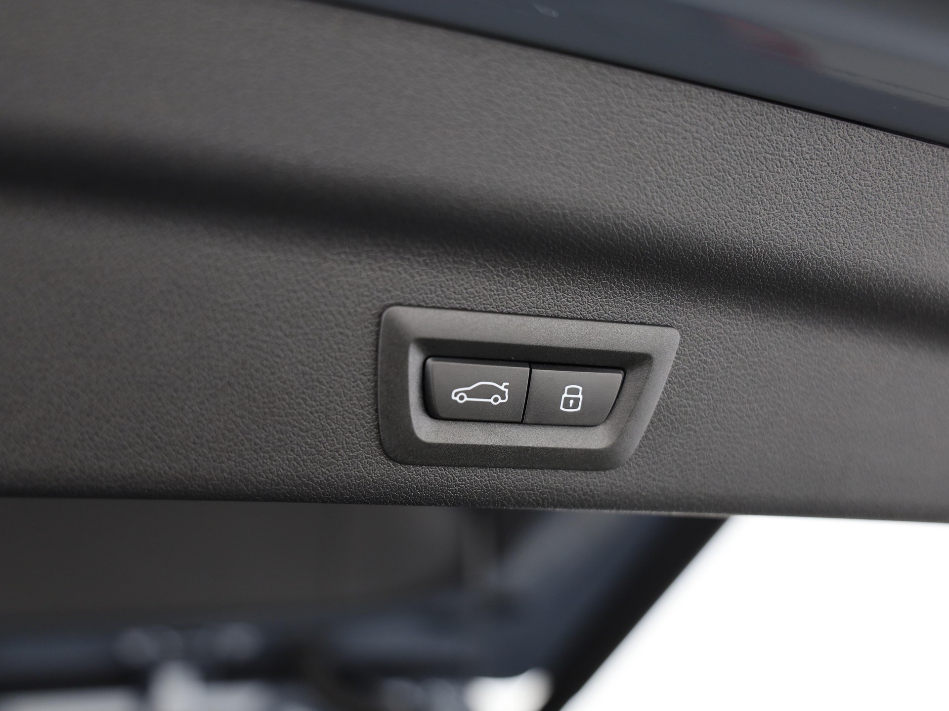 BMW iX1 30 xDrive-image-18