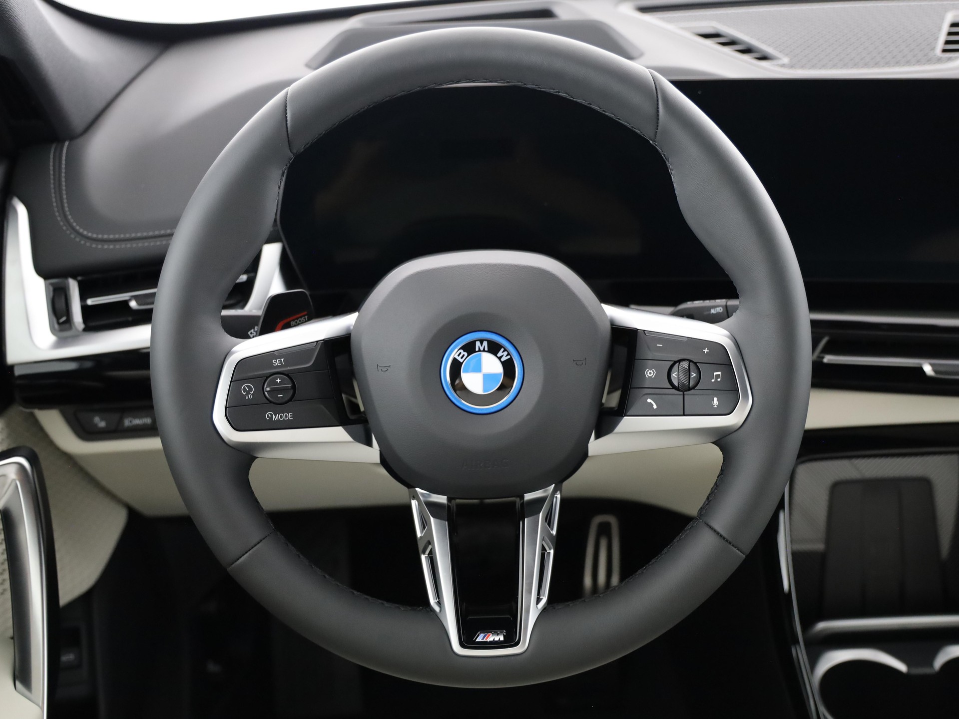 BMW iX1 30 xDrive-image-13