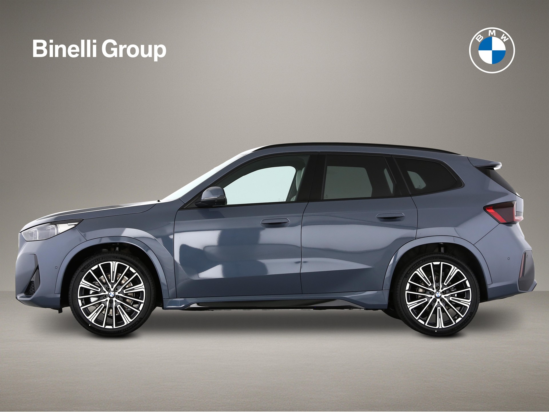 BMW iX1 30 xDrive-image-1