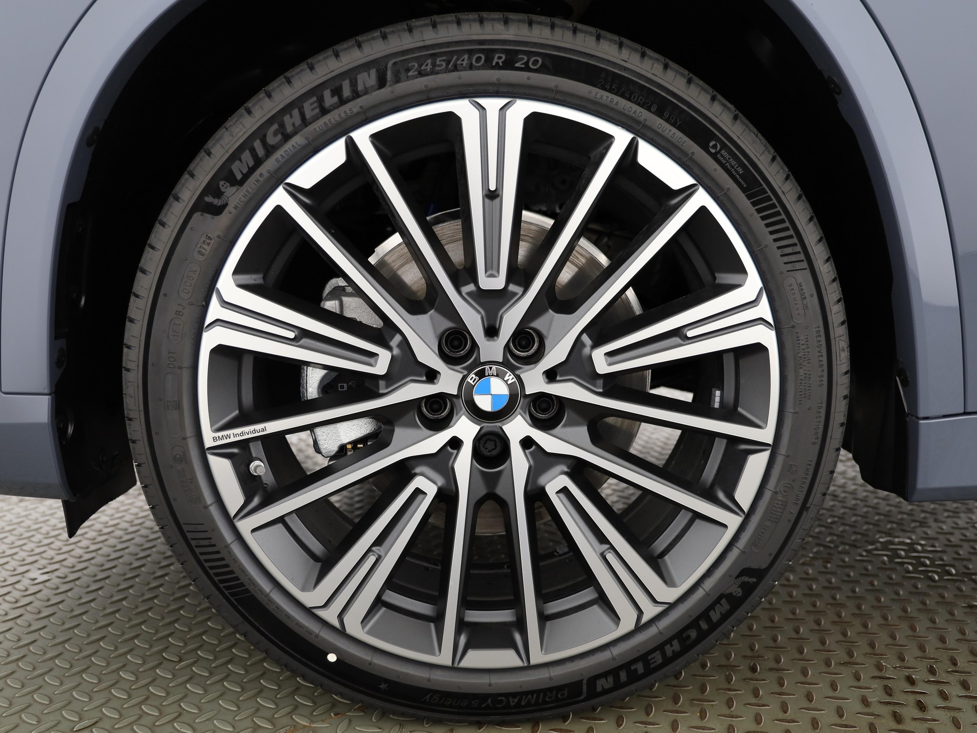 BMW iX1 30 xDrive-image-20