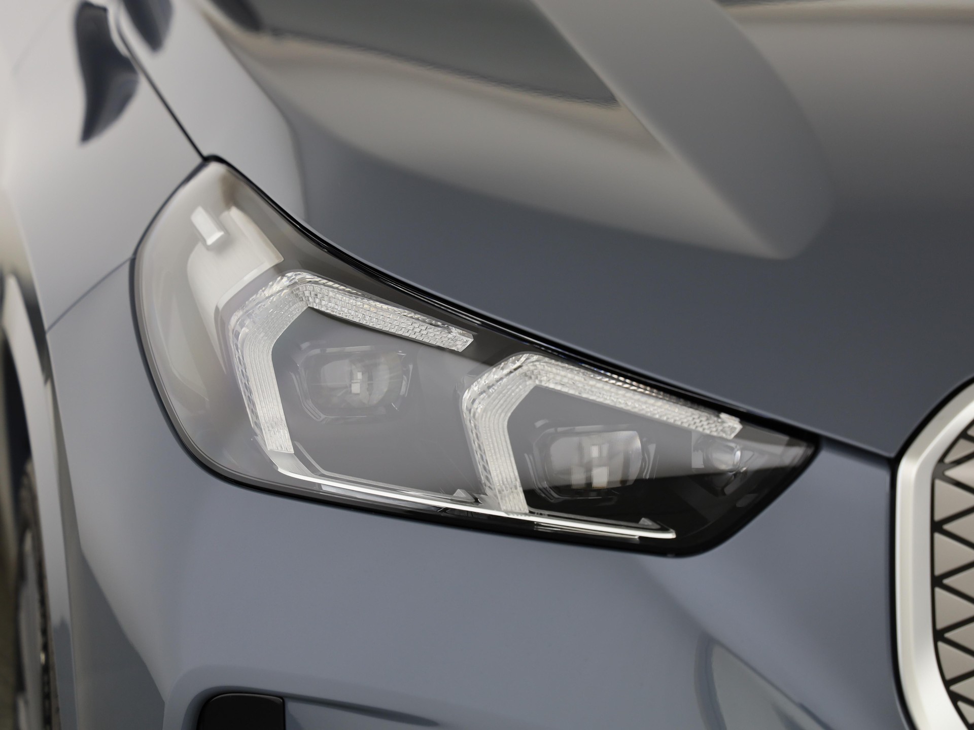 BMW iX1 30 xDrive-image-5