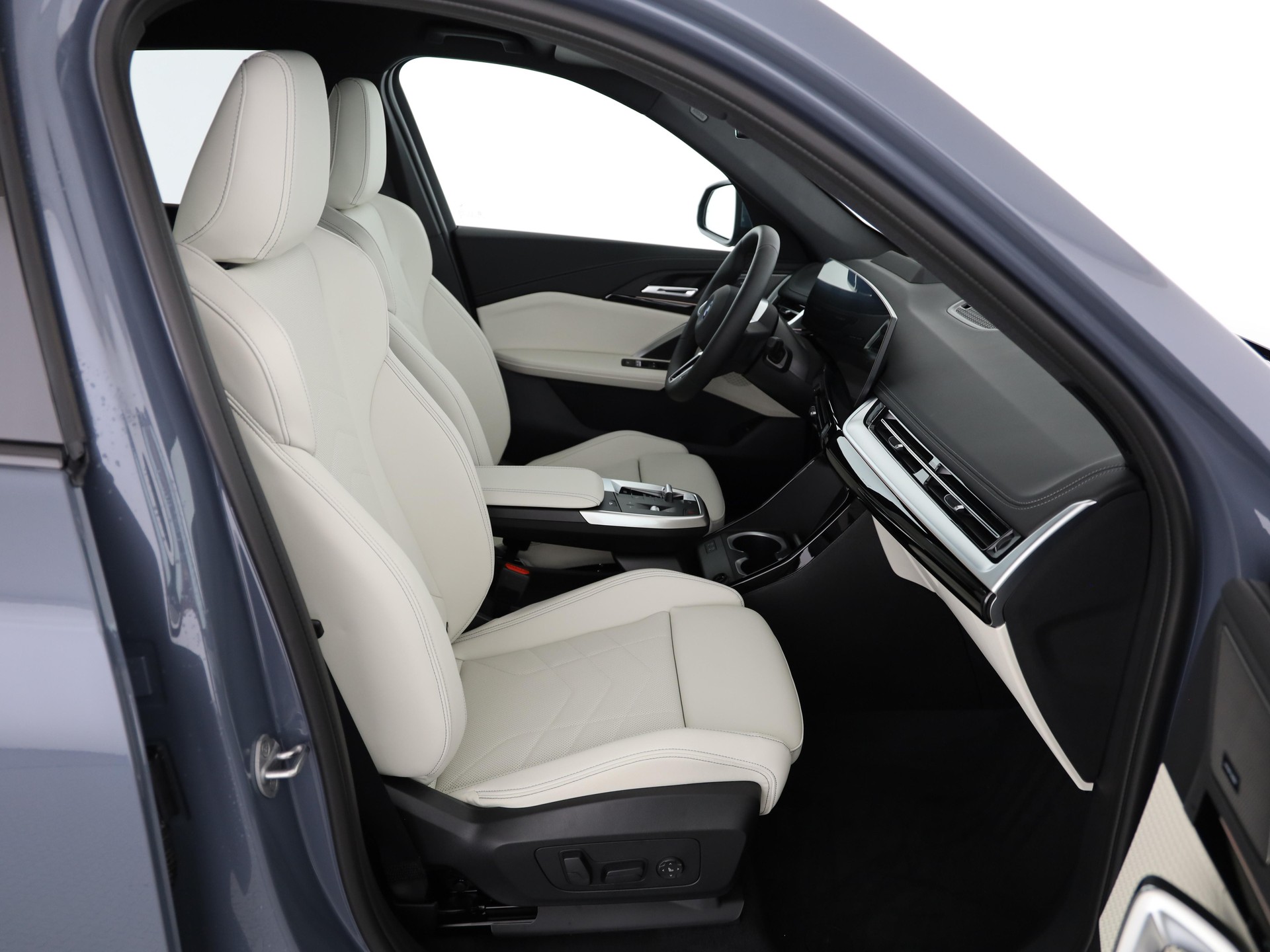 BMW iX1 30 xDrive-image-7