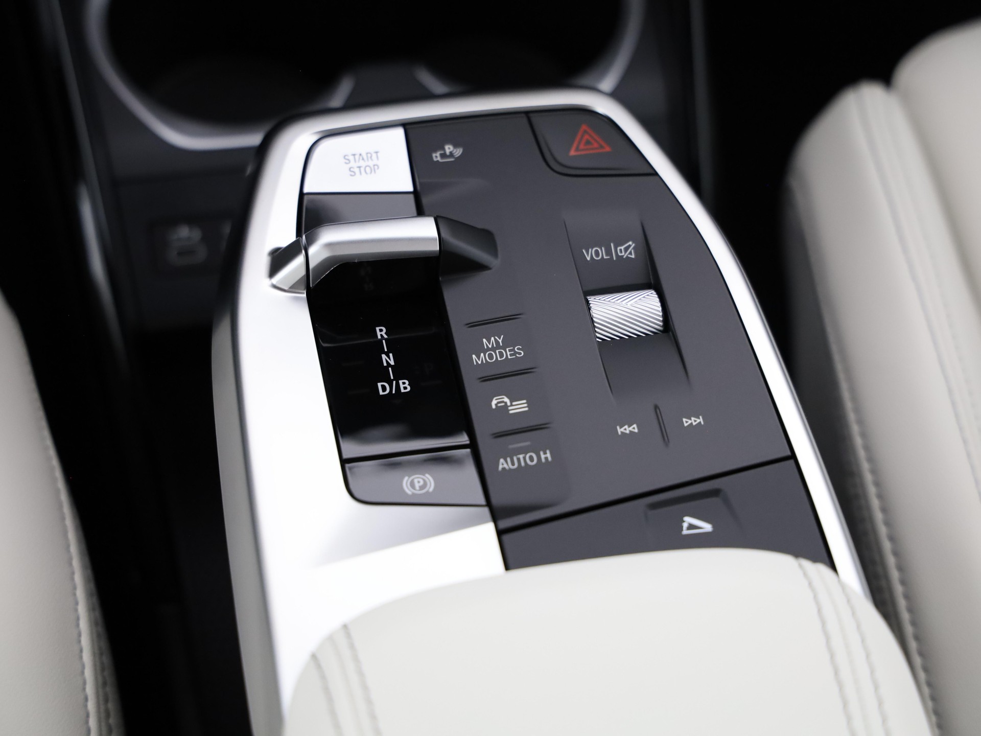BMW iX1 30 xDrive-image-15