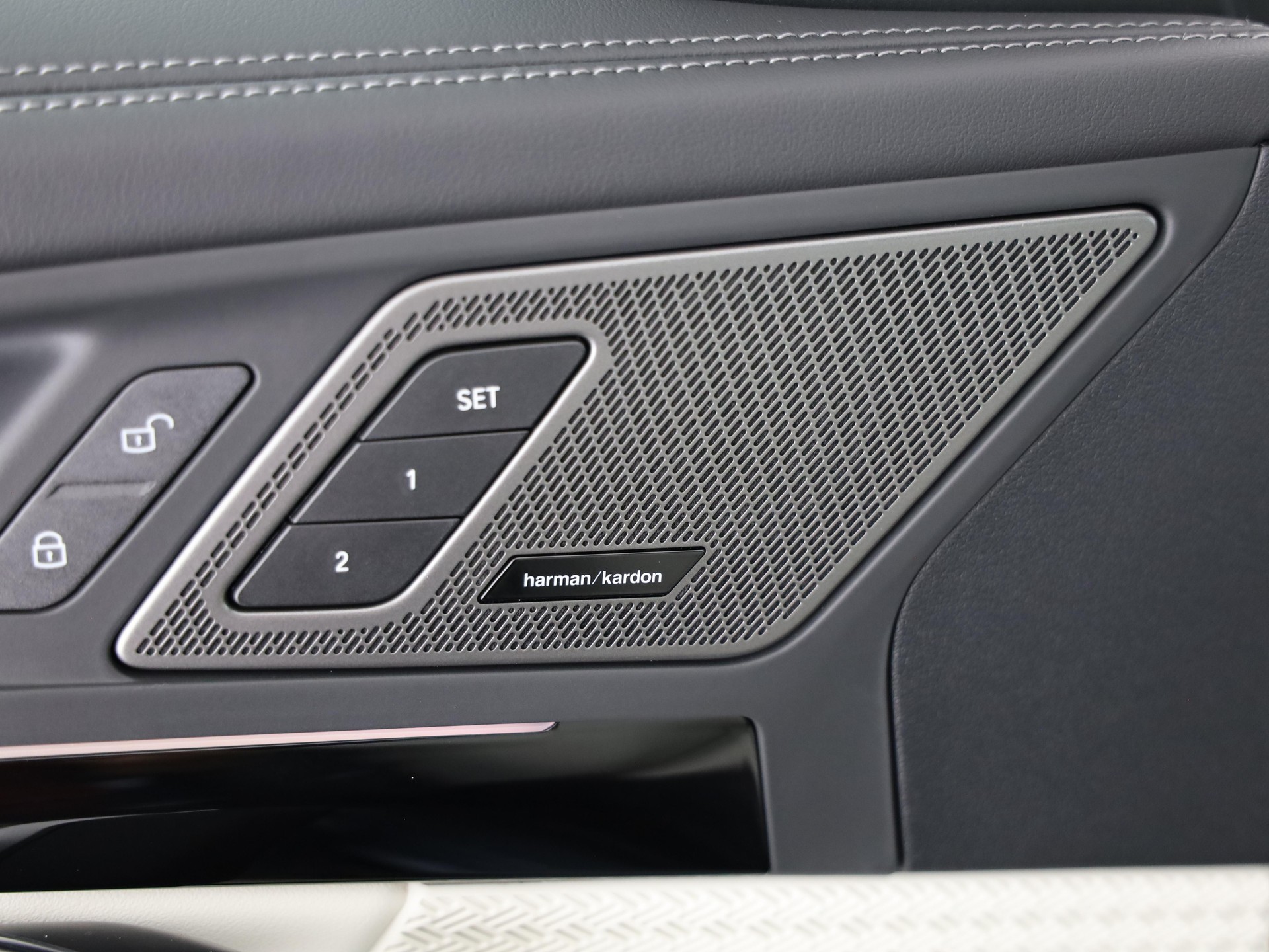 BMW iX1 30 xDrive-image-17