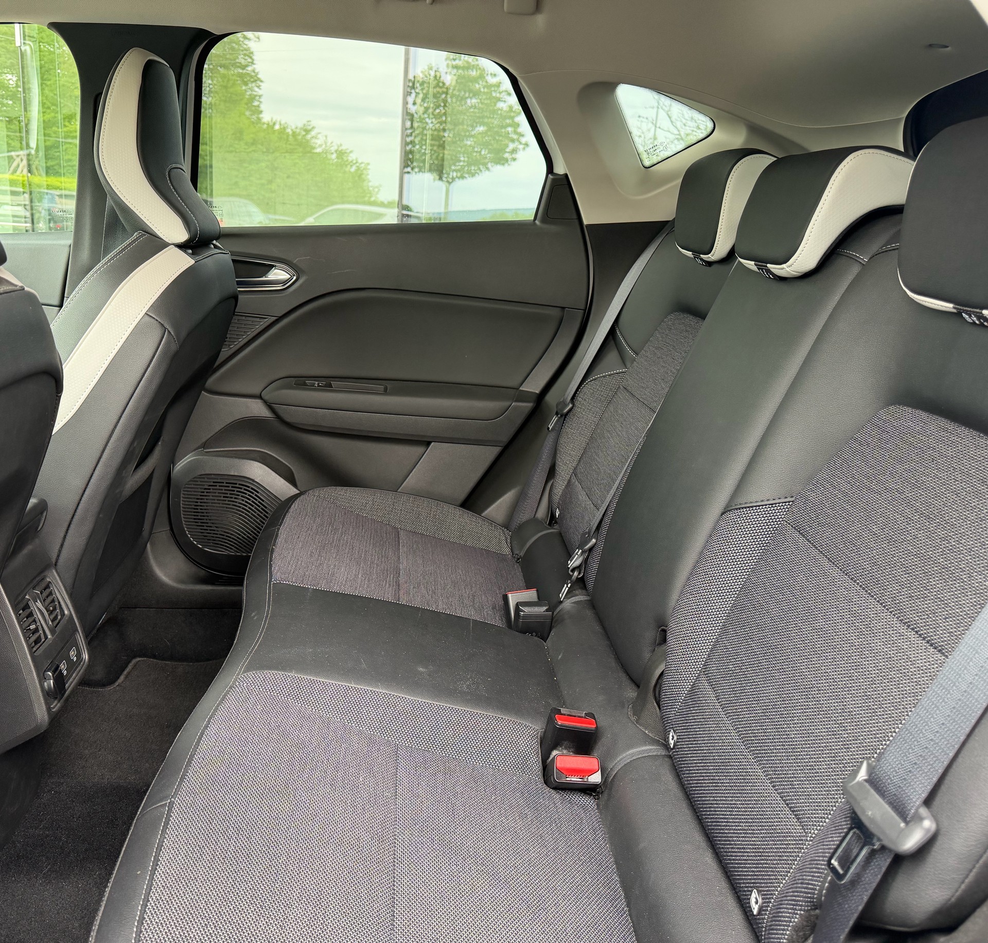 RENAULT Captur 1.3 TCe EDC Intens EDC - FACELIFT-image-9