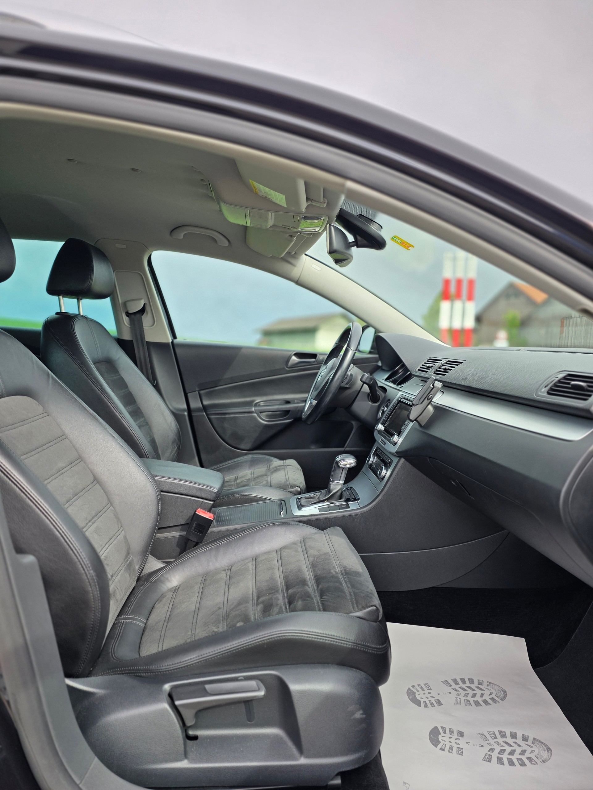 VW Passat Variant 2.0T FSI Premium DSG-image-14