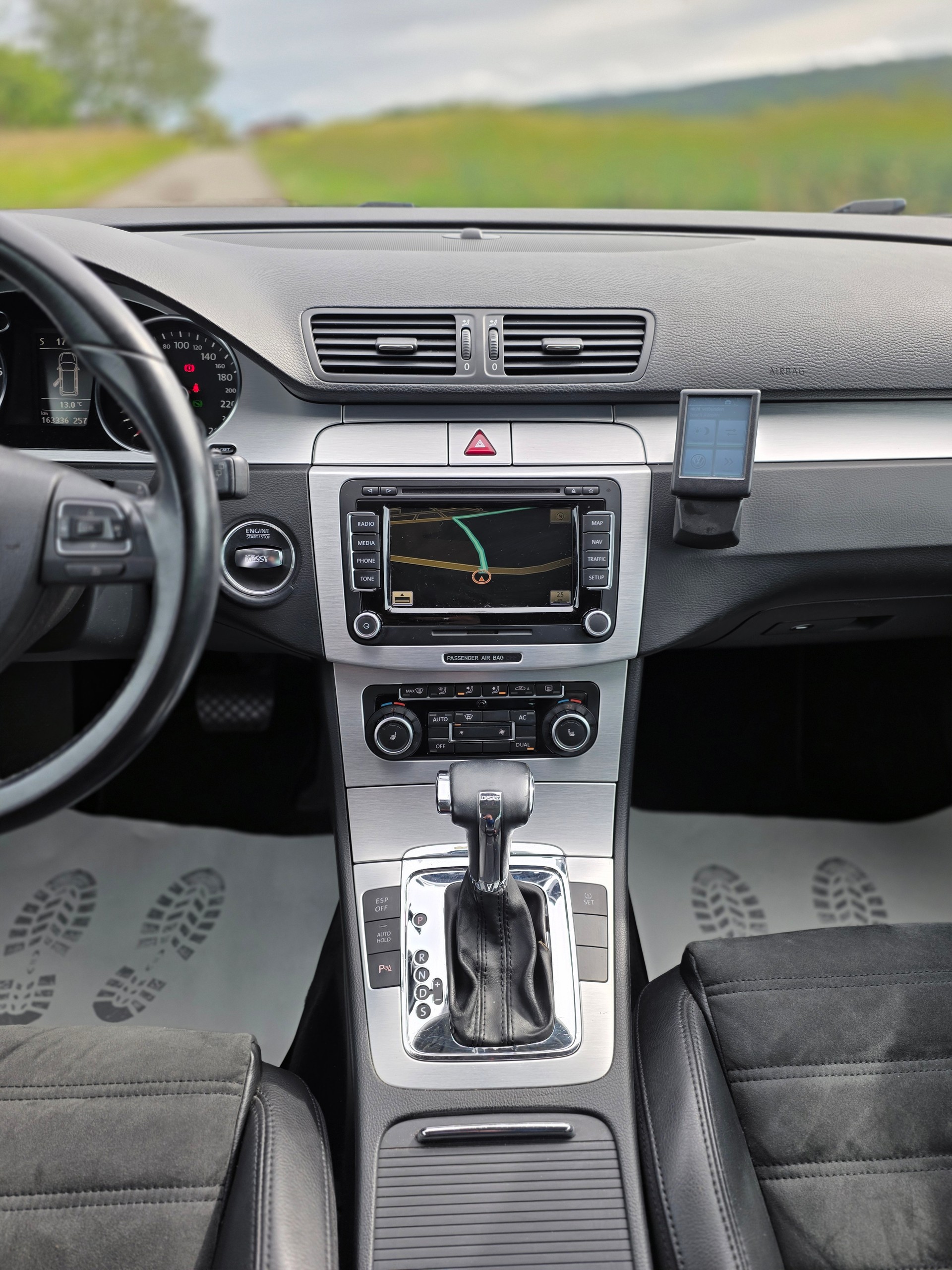 VW Passat Variant 2.0T FSI Premium DSG-image-12