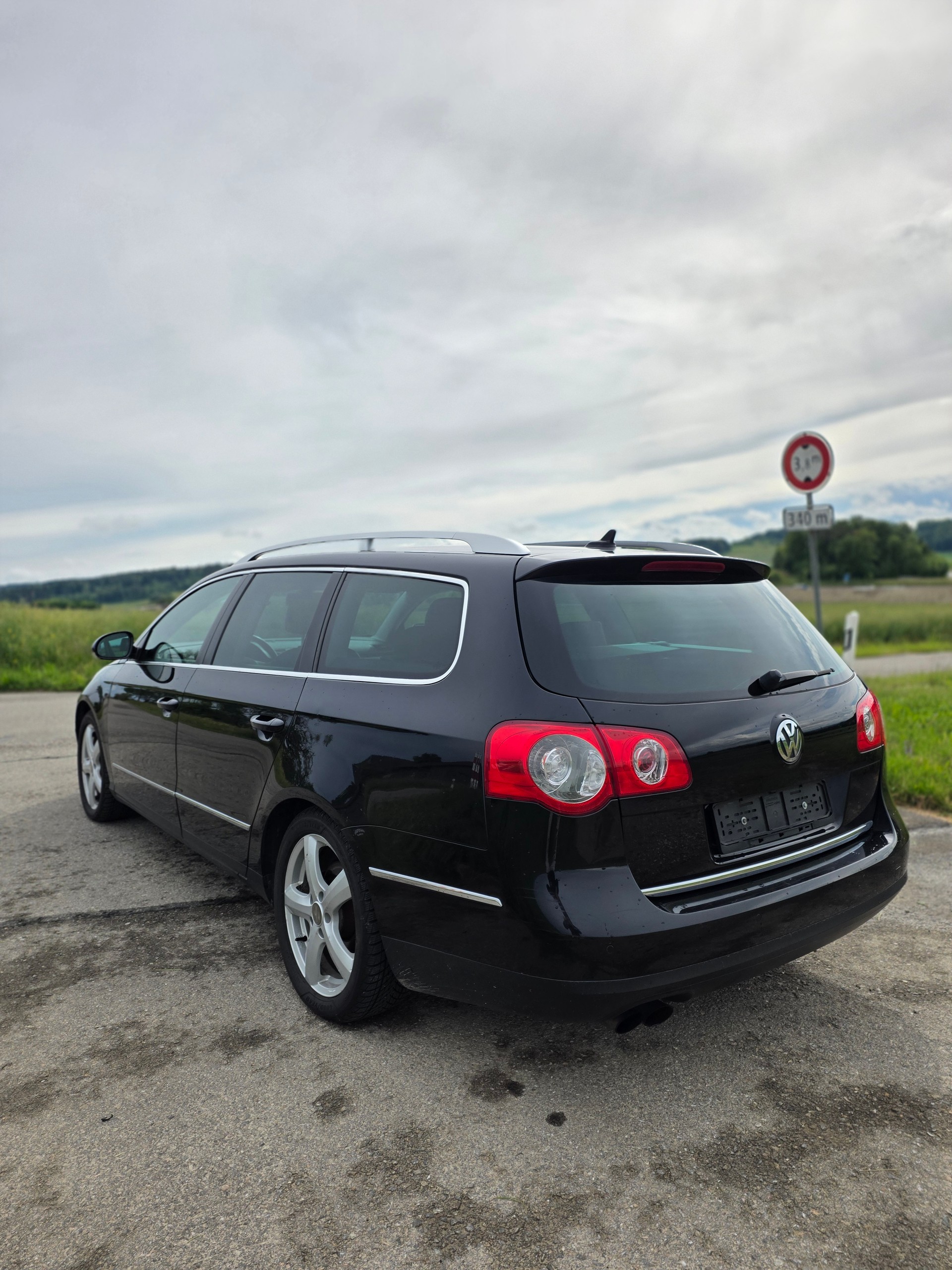 VW Passat Variant 2.0T FSI Premium DSG-image-7