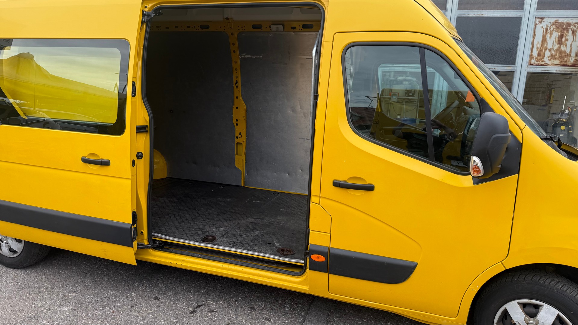 RENAULT Master T35 2.3dCi 130 L3H3-image-2