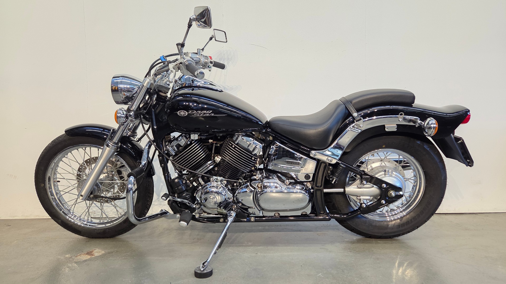 YAMAHA XVS 650 Drag Star-showroom-element-1