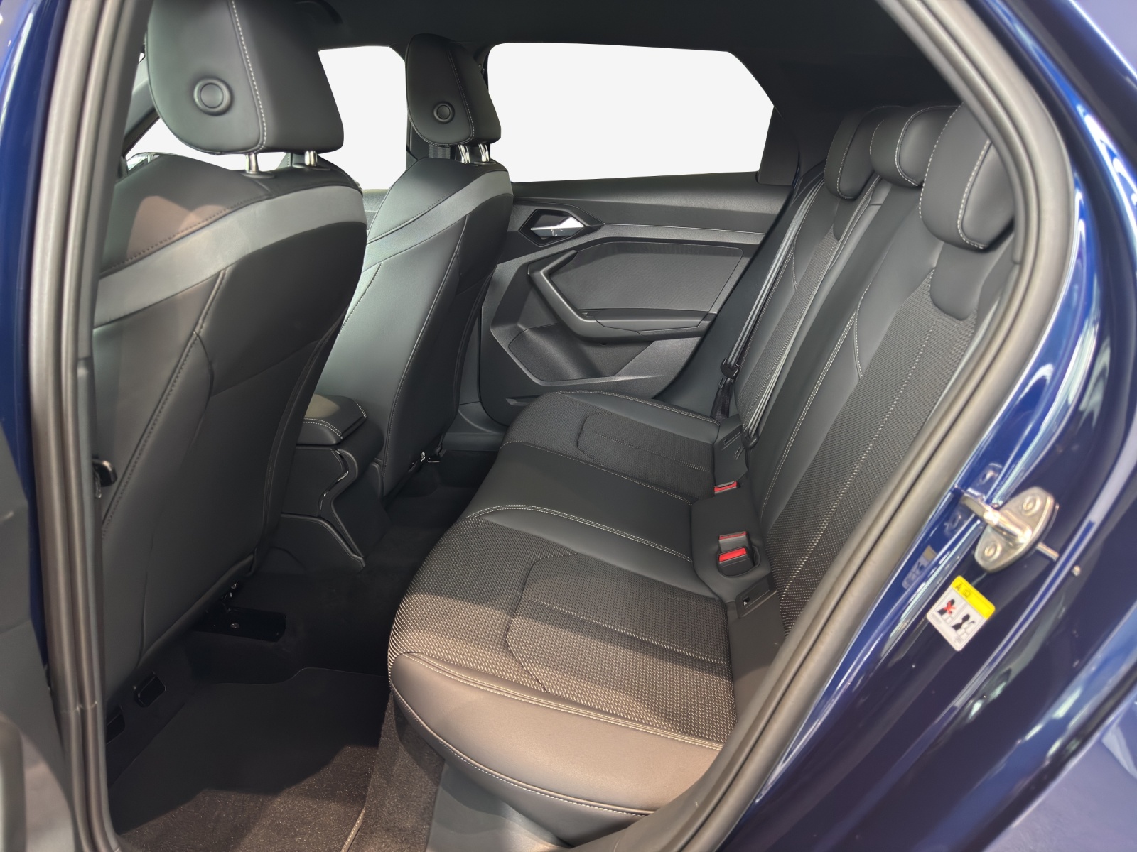 AUDI A1 Sportback 30 TFSI S Line Attraction S-tronic-image-10