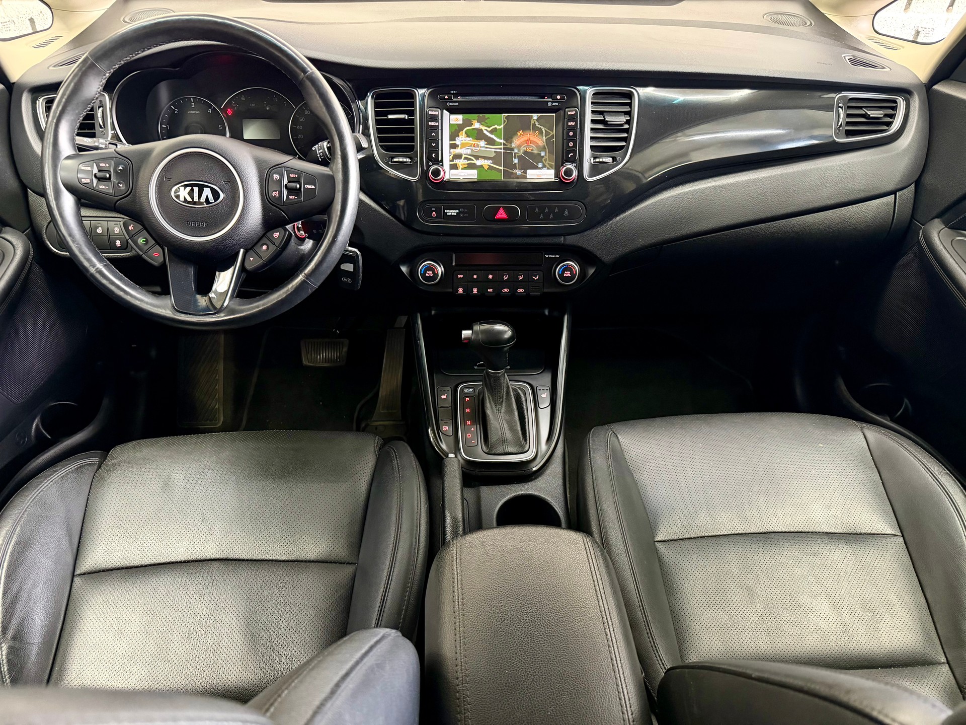 KIA Carens 1.7 CRDi Swiss Eco Edition DCT-image-3