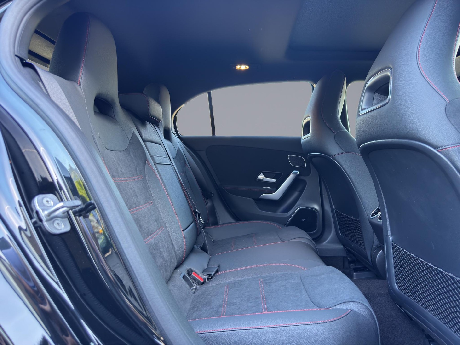 MERCEDES-BENZ A 250 AMG Line 4m-image-17
