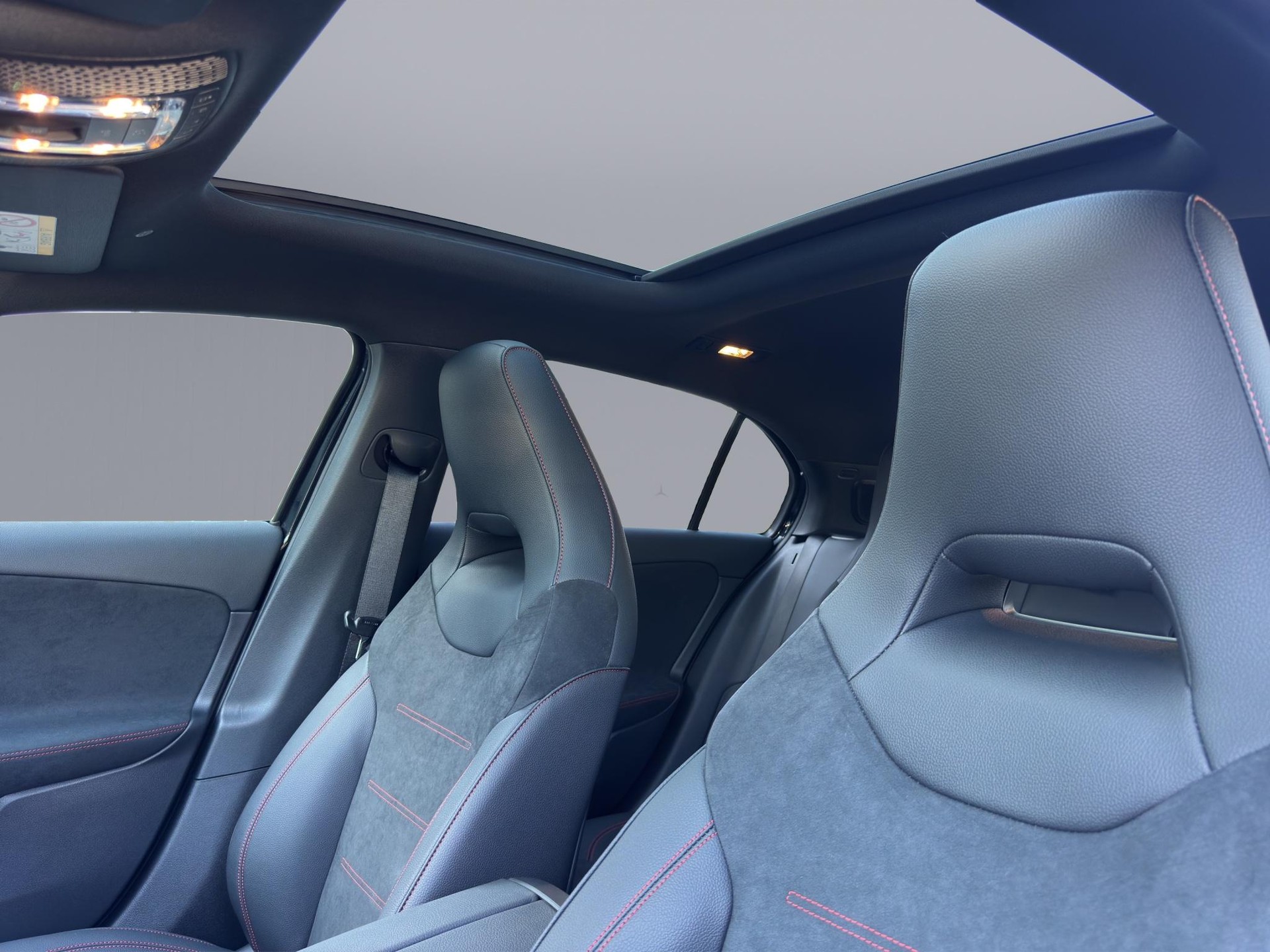 MERCEDES-BENZ A 250 AMG Line 4m-image-19