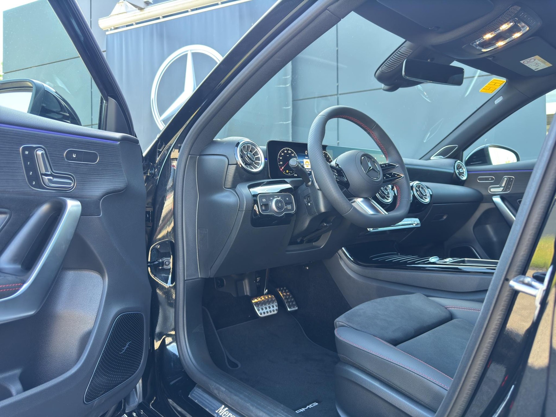 MERCEDES-BENZ A 250 AMG Line 4m-image-21