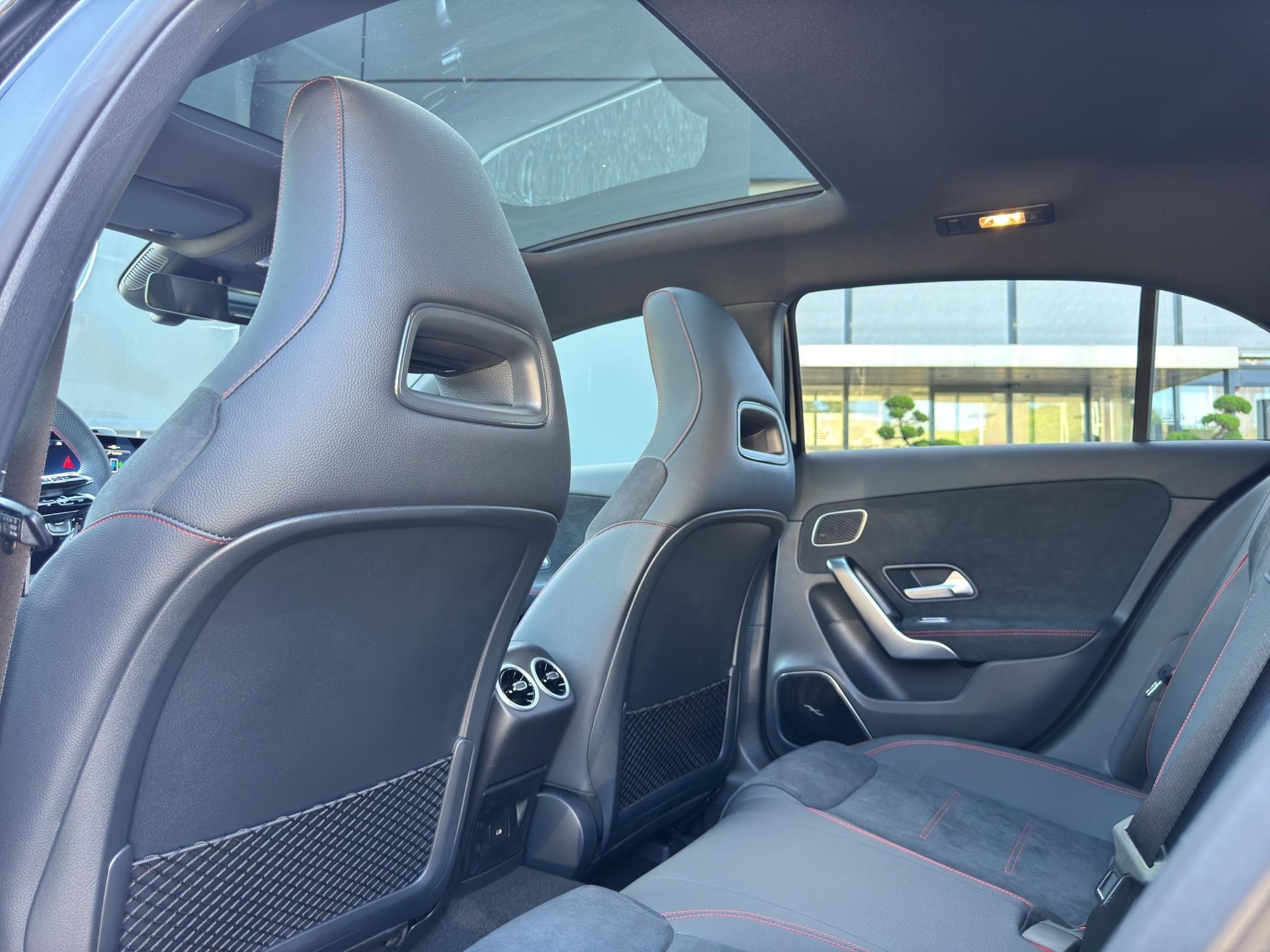 MERCEDES-BENZ A 250 AMG Line 4m-image-23