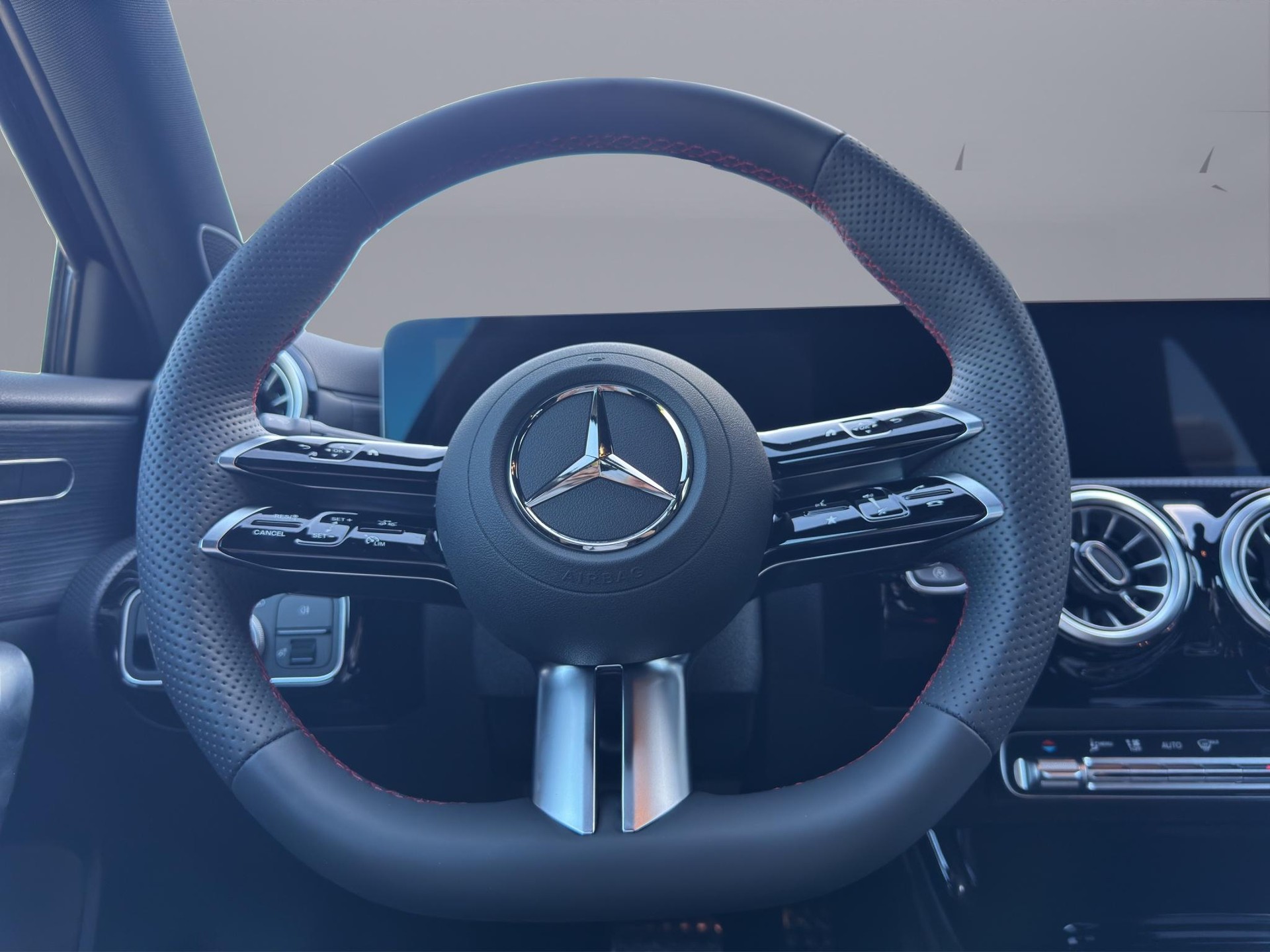 MERCEDES-BENZ A 250 AMG Line 4m-image-9