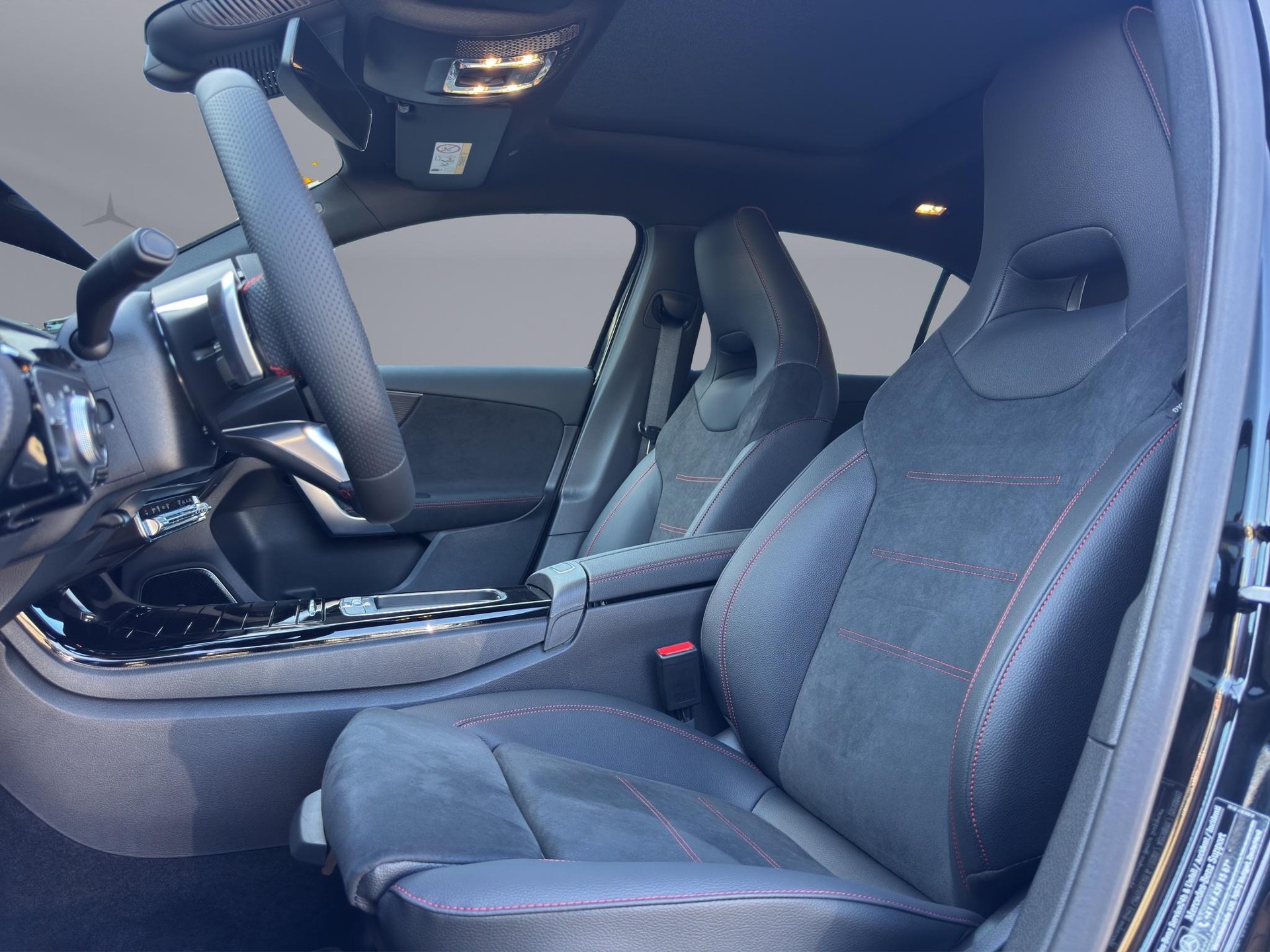 MERCEDES-BENZ A 250 AMG Line 4m-image-8