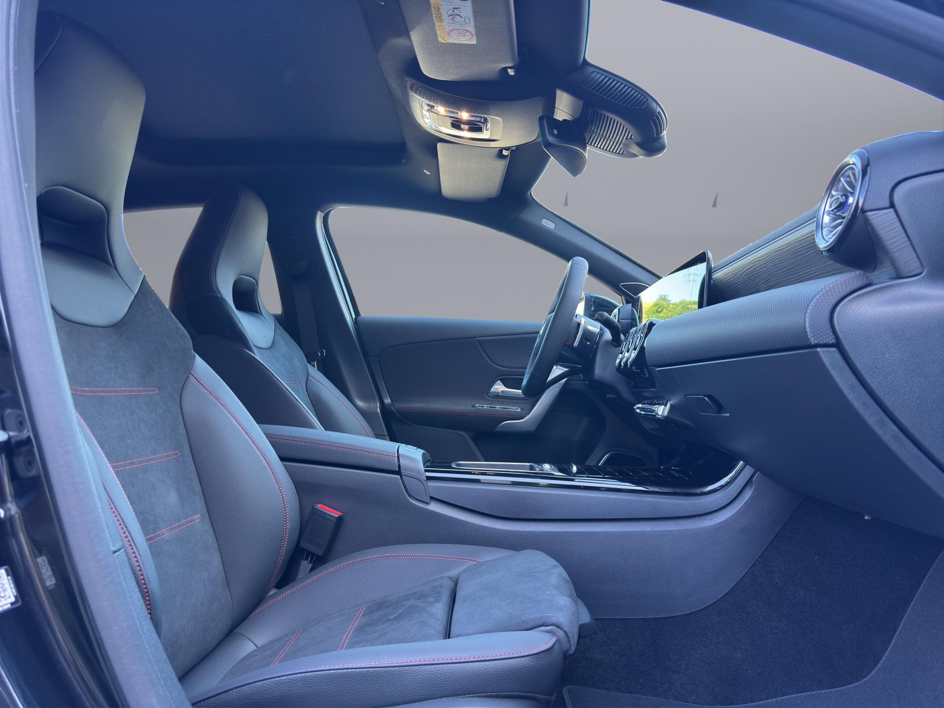 MERCEDES-BENZ A 250 AMG Line 4m-image-16