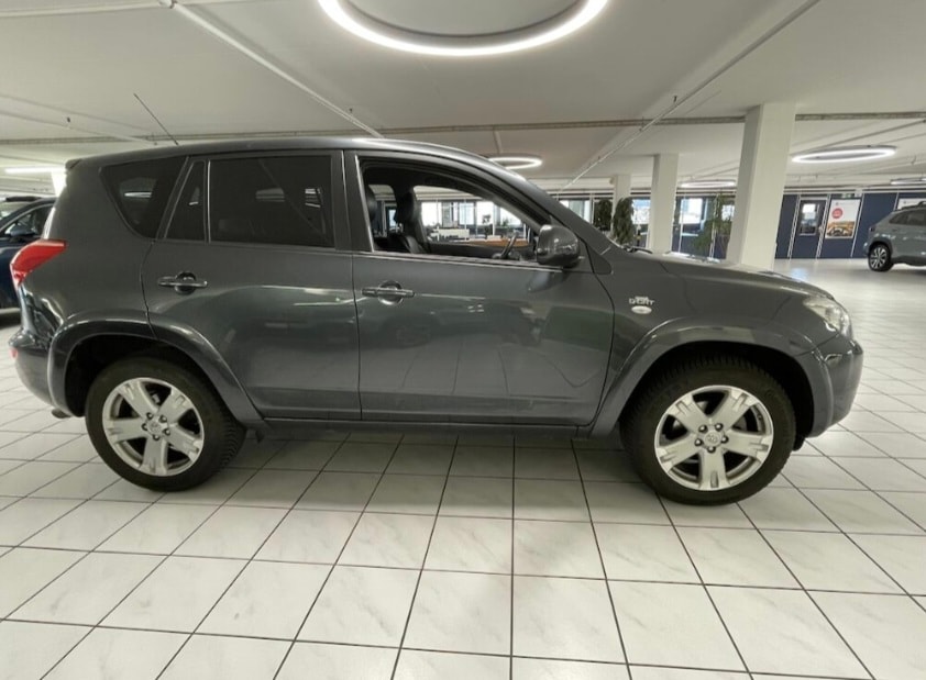 TOYOTA RAV-4 2.2D-4 D CleanPower Linea Sol-image-1