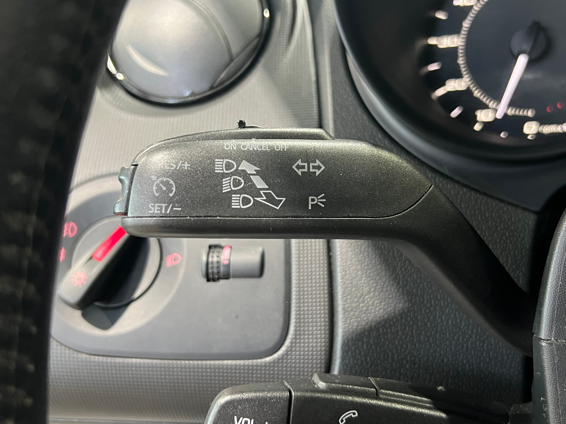 SEAT Ibiza SC 1.4 TSI Cupra R210 DSG**Frisch ab MFK**-image-9