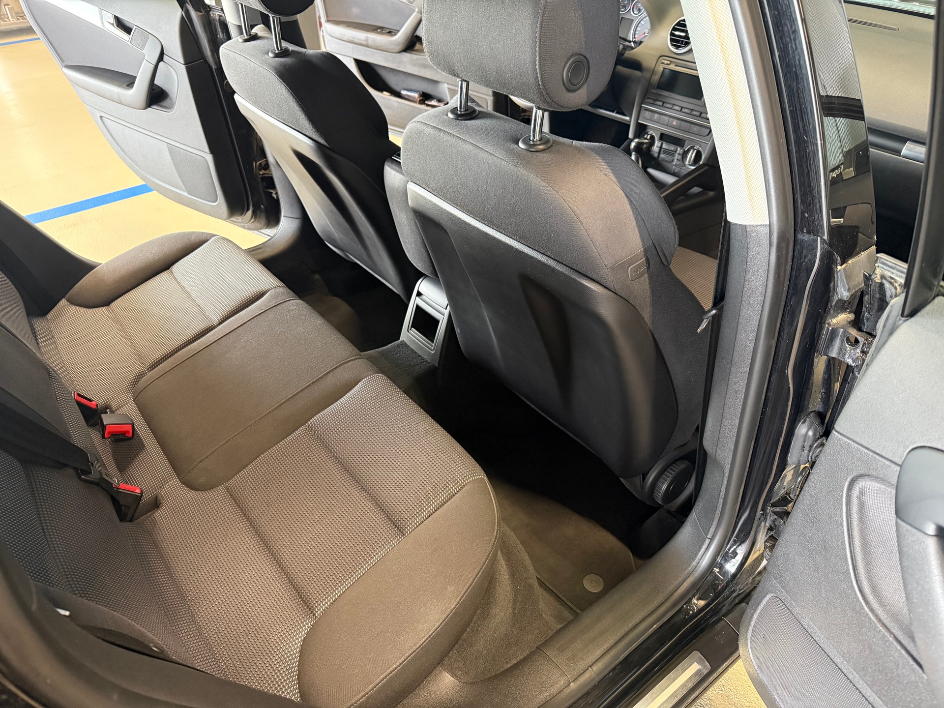 AUDI 1.6 TDI 105 Ambition-image-8