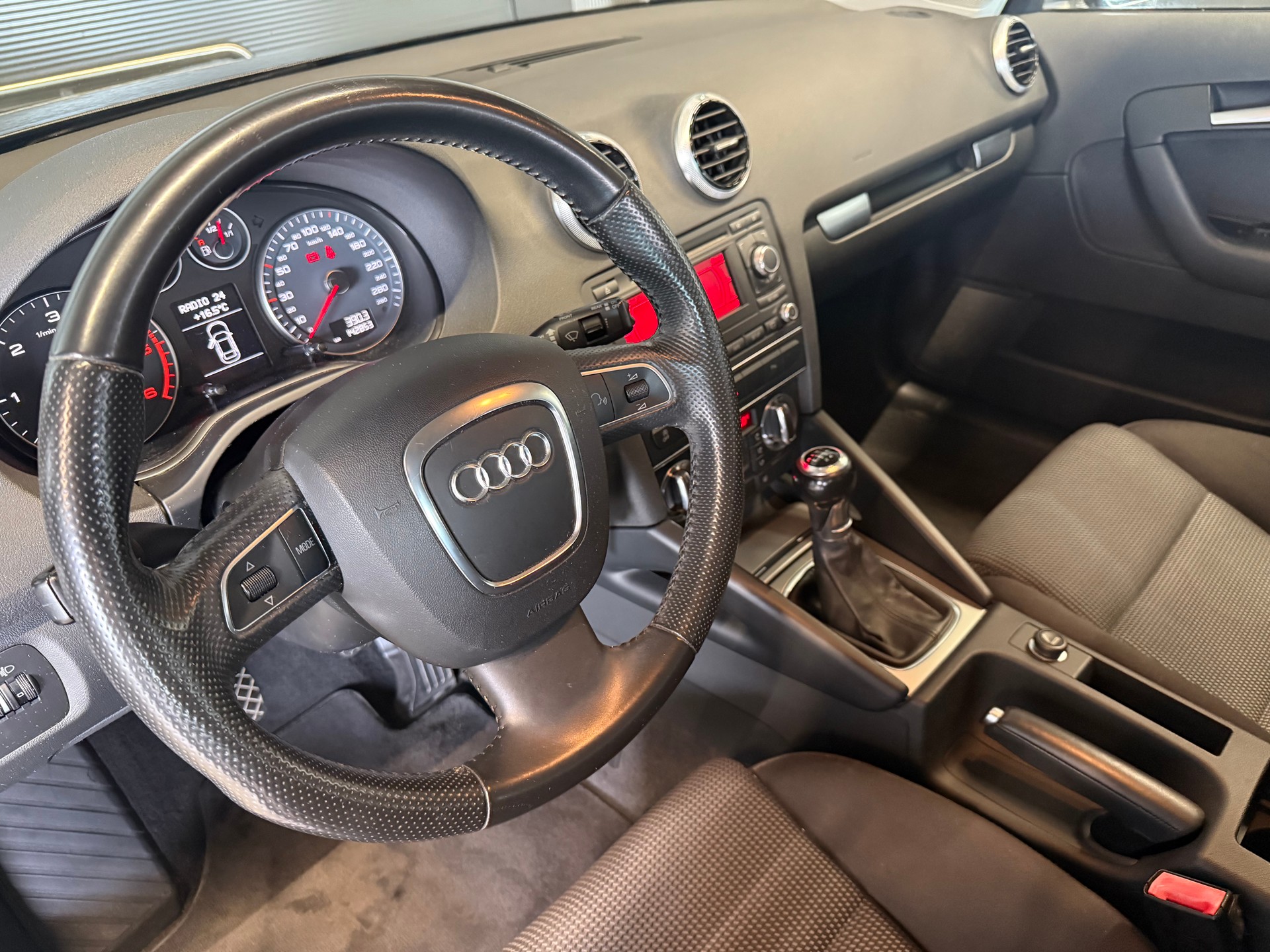 AUDI 1.6 TDI 105 Ambition-image-6