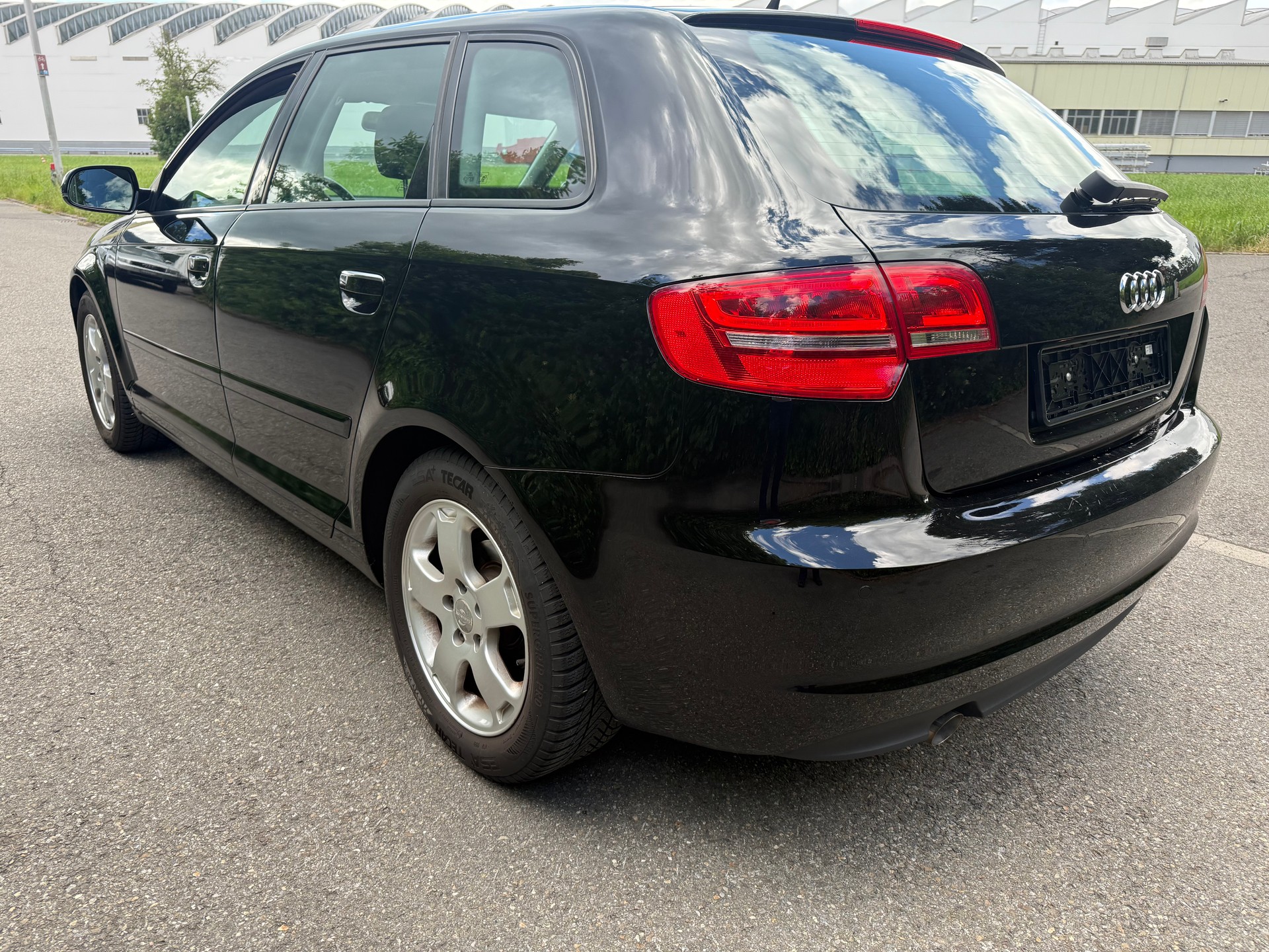 AUDI 1.6 TDI 105 Ambition-image-2