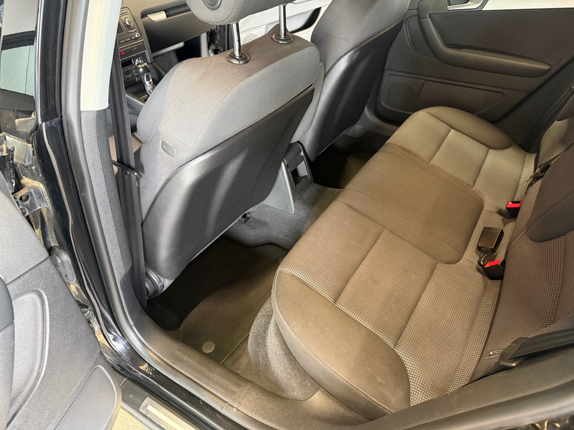 AUDI 1.6 TDI 105 Ambition-image-4