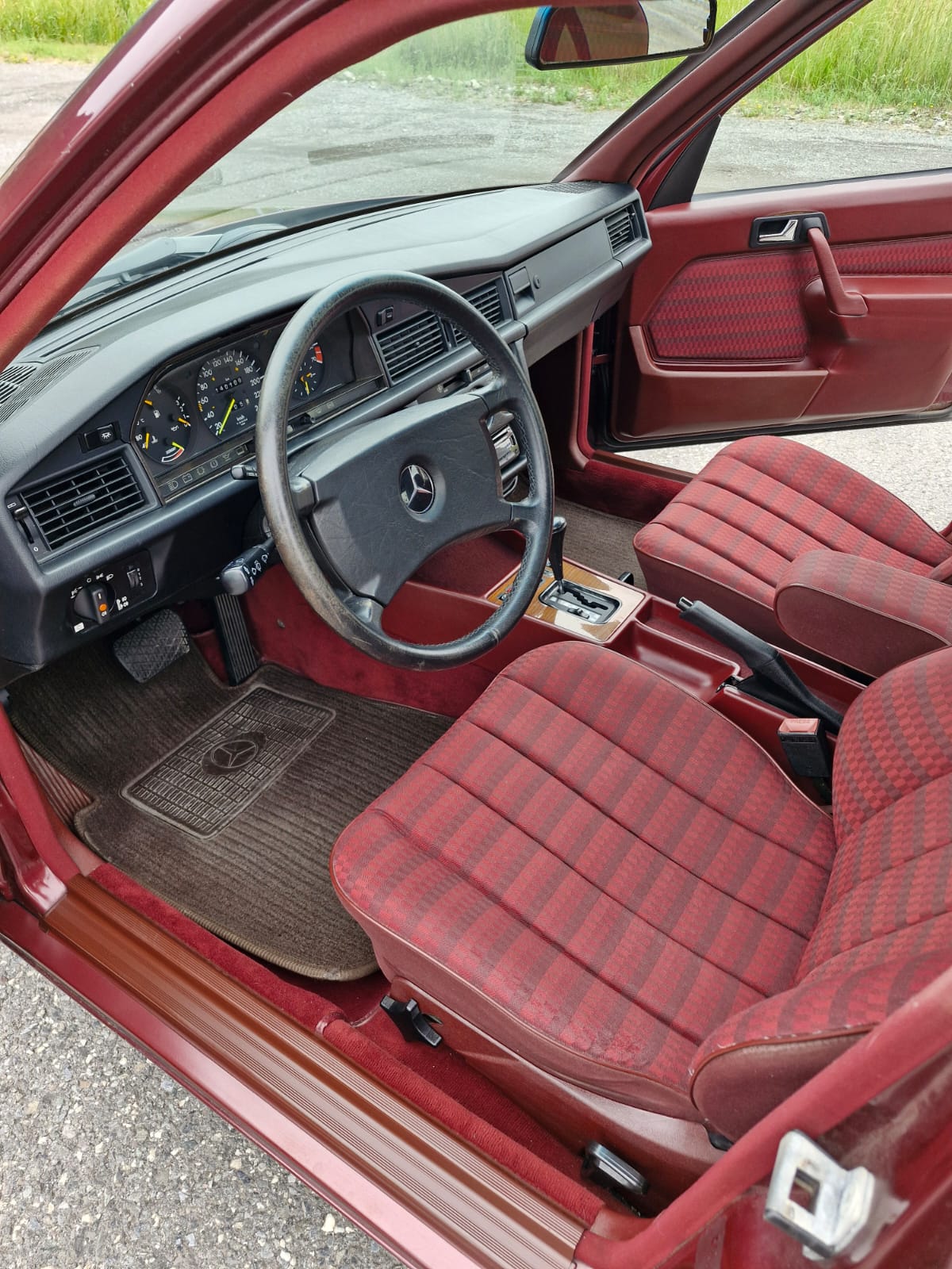 MERCEDES-BENZ 190 E 2.6-image-3
