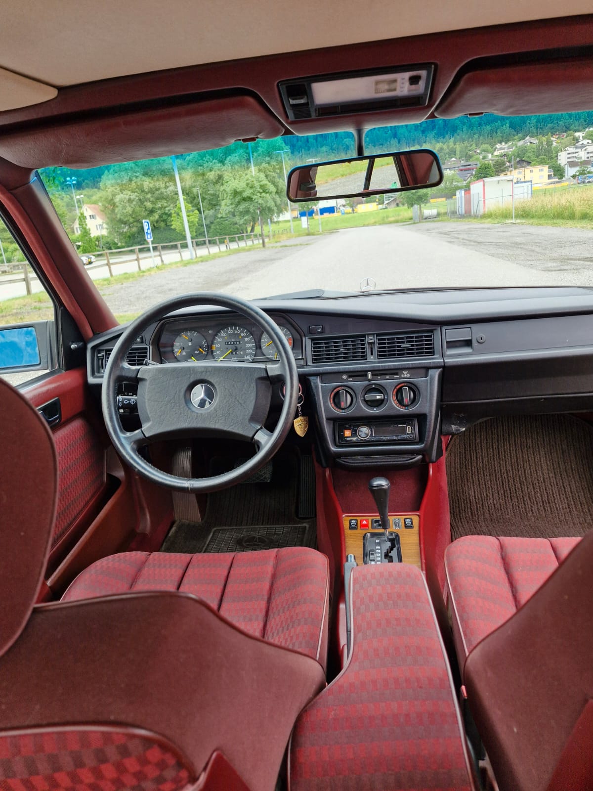 MERCEDES-BENZ 190 E 2.6-image-2
