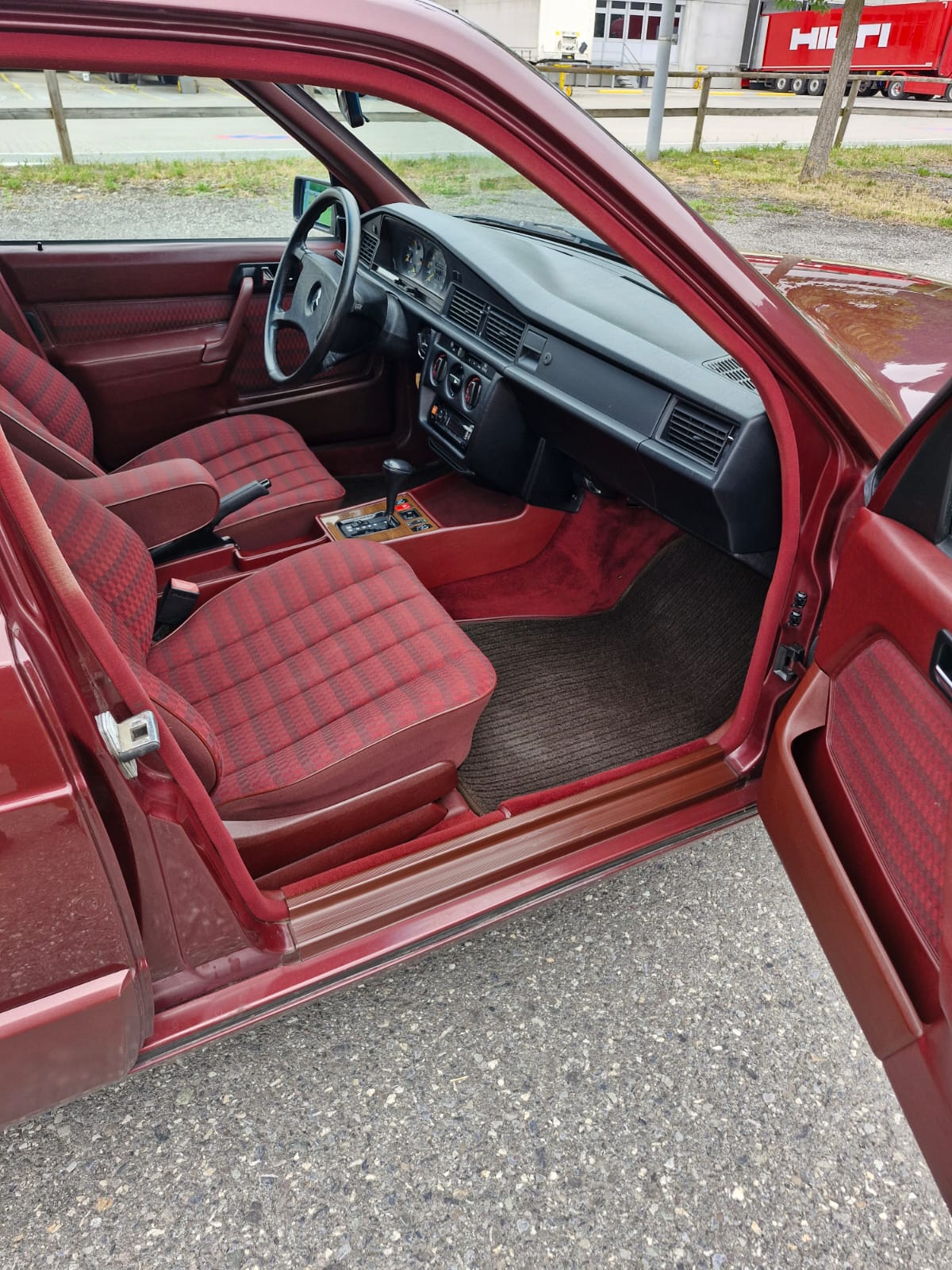 MERCEDES-BENZ 190 E 2.6-image-4