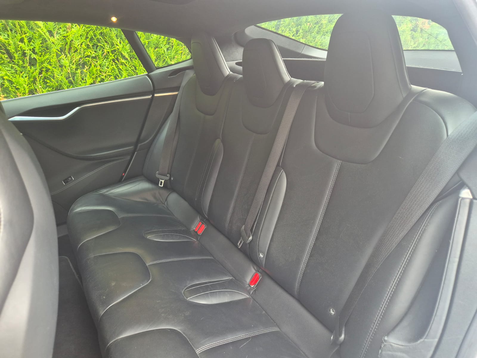 TESLA Model S 70 D-image-9