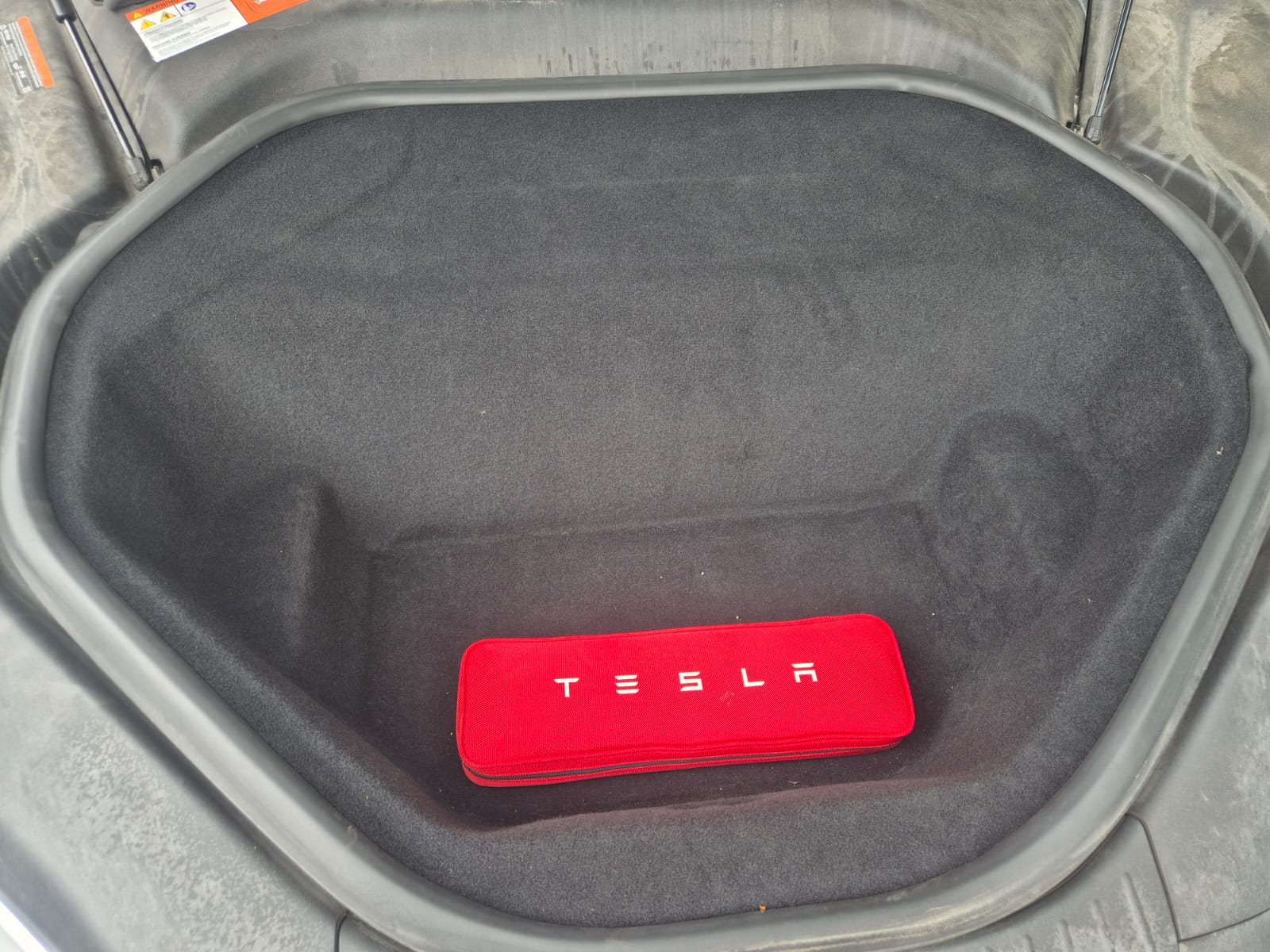 TESLA Model S 70 D-image-24