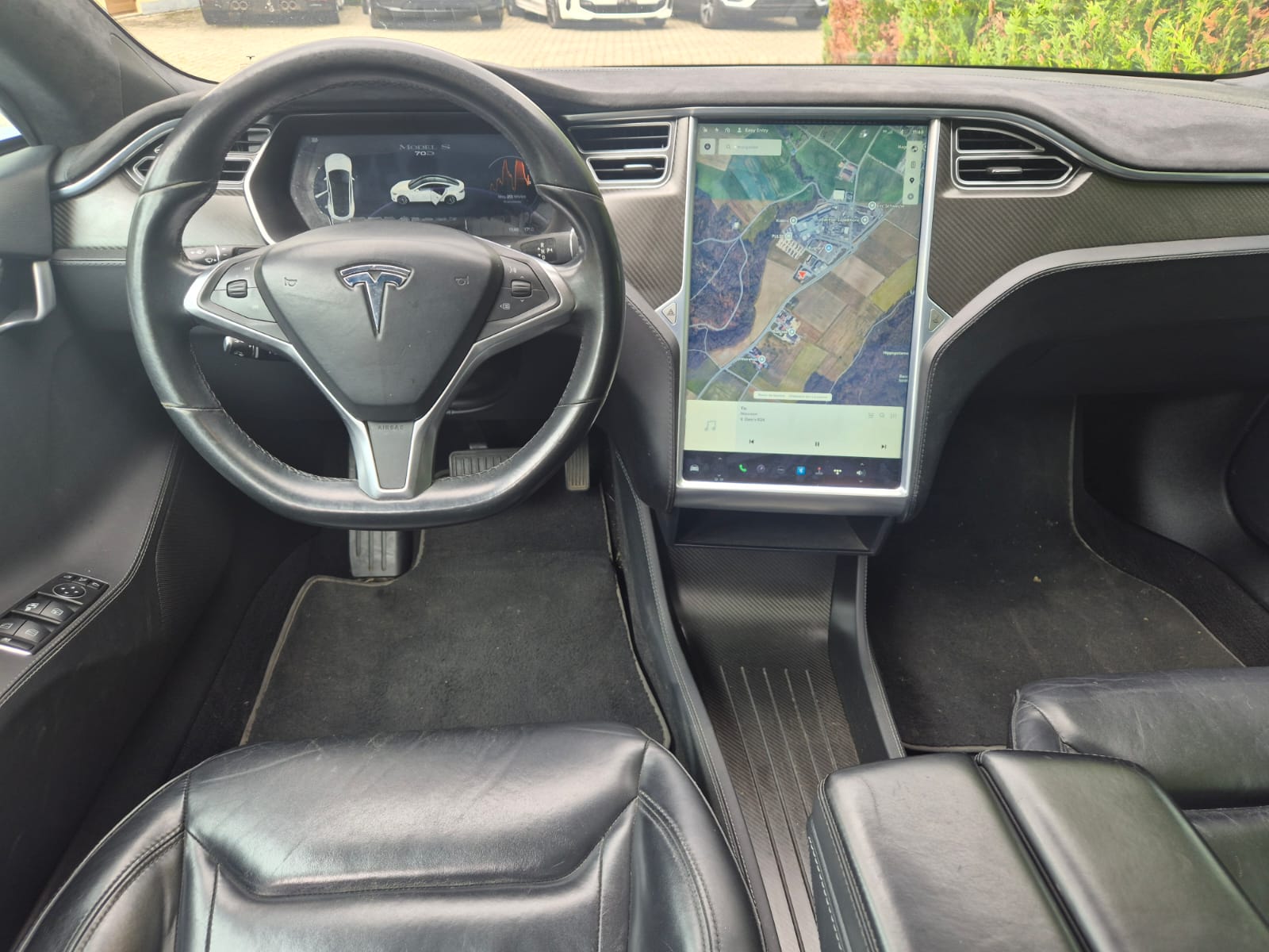 TESLA Model S 70 D-image-13
